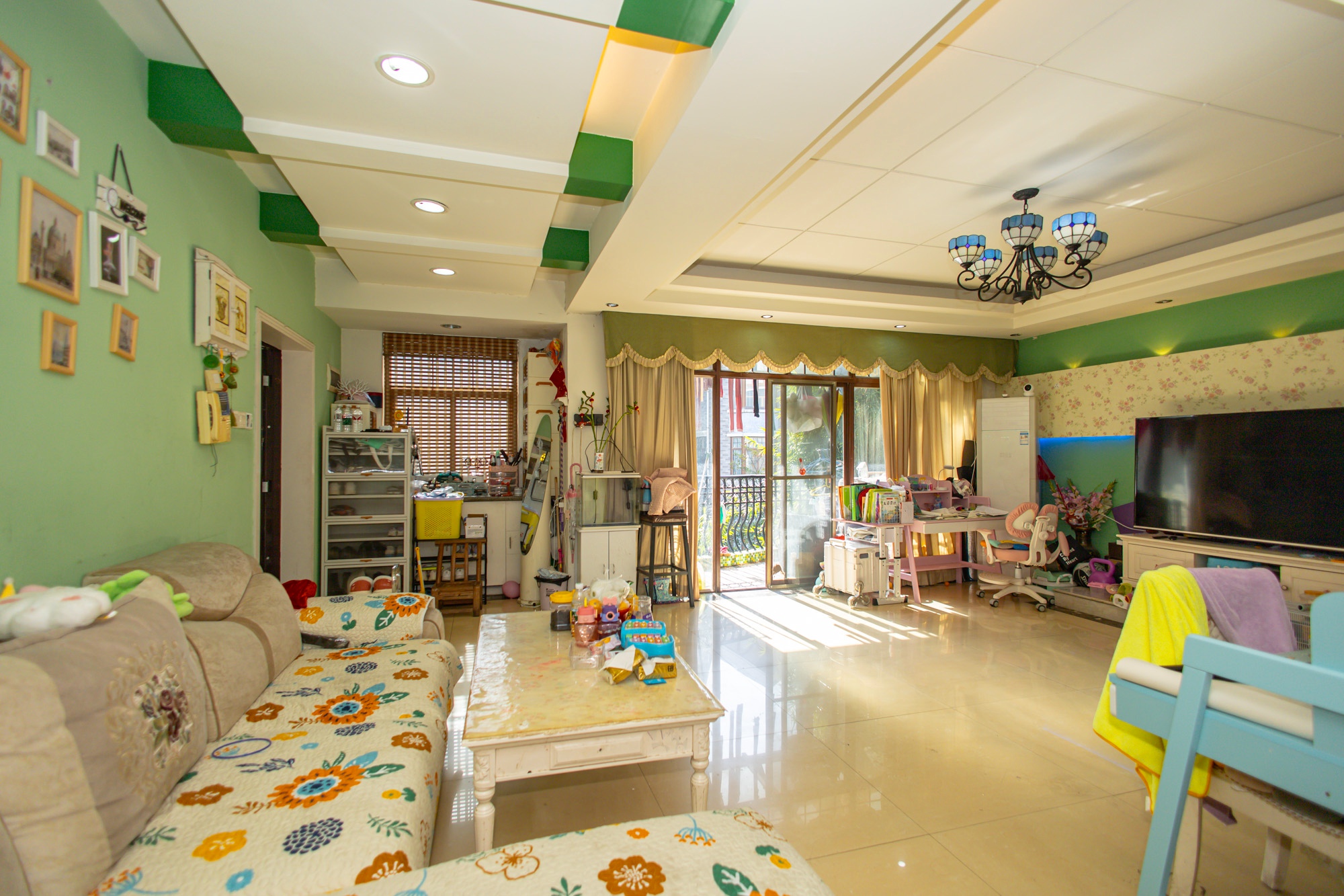 山水芙蓉国际新城 5室2厅1卫 186.0万 山水芙蓉国际新城 5室2厅1卫 186.0万客厅