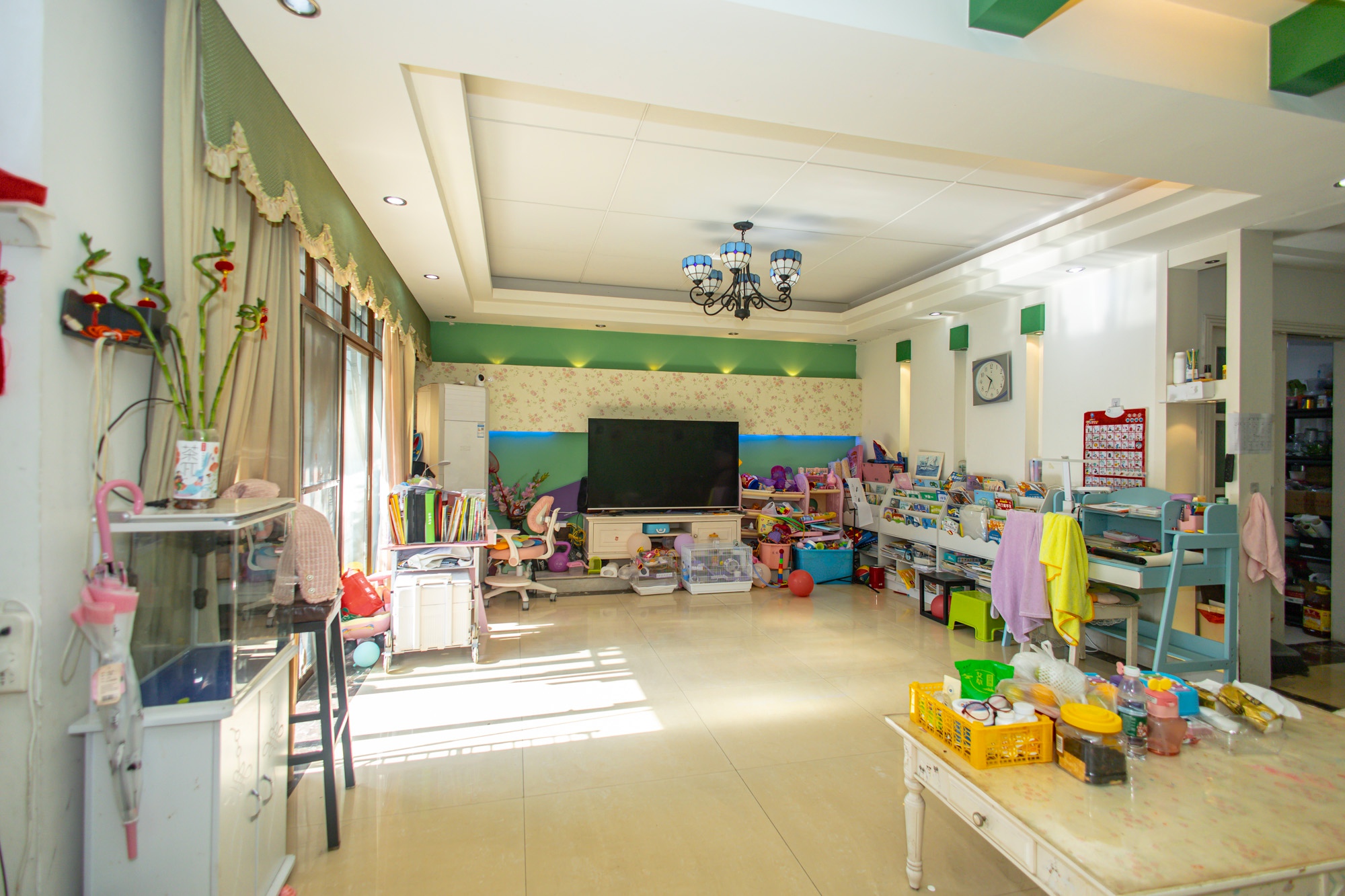 山水芙蓉国际新城 5室2厅1卫 186.0万 山水芙蓉国际新城 5室2厅1卫 186.0万客厅