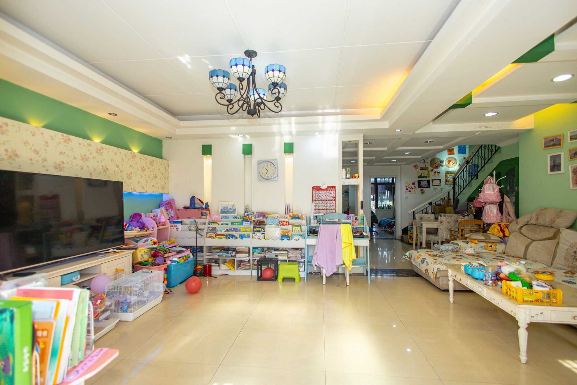 山水芙蓉国际新城 5室2厅1卫 186.0万 山水芙蓉国际新城 5室2厅1卫 186.0万客厅