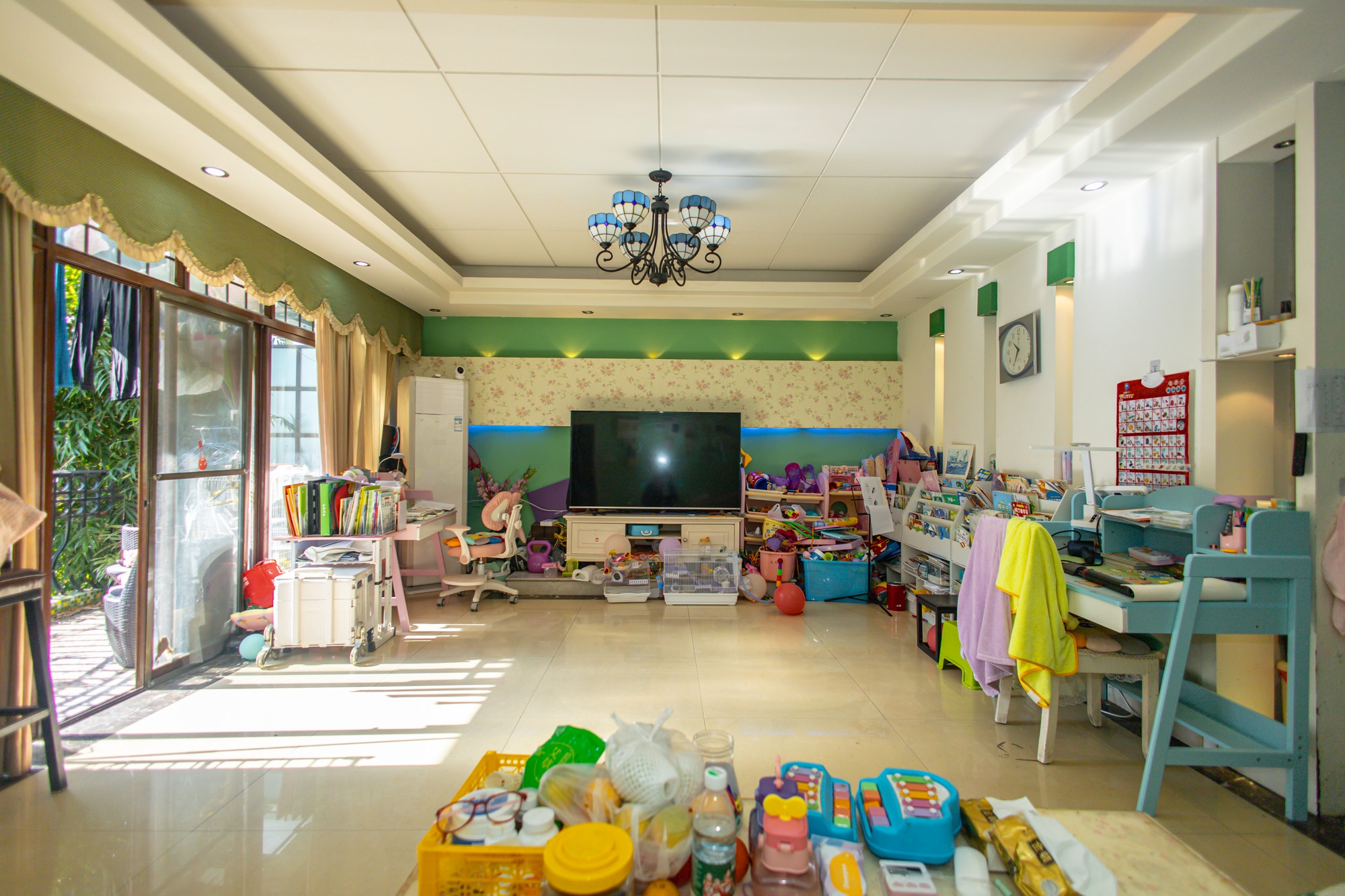 山水芙蓉国际新城 5室2厅1卫 186.0万 山水芙蓉国际新城 5室2厅1卫 186.0万客厅