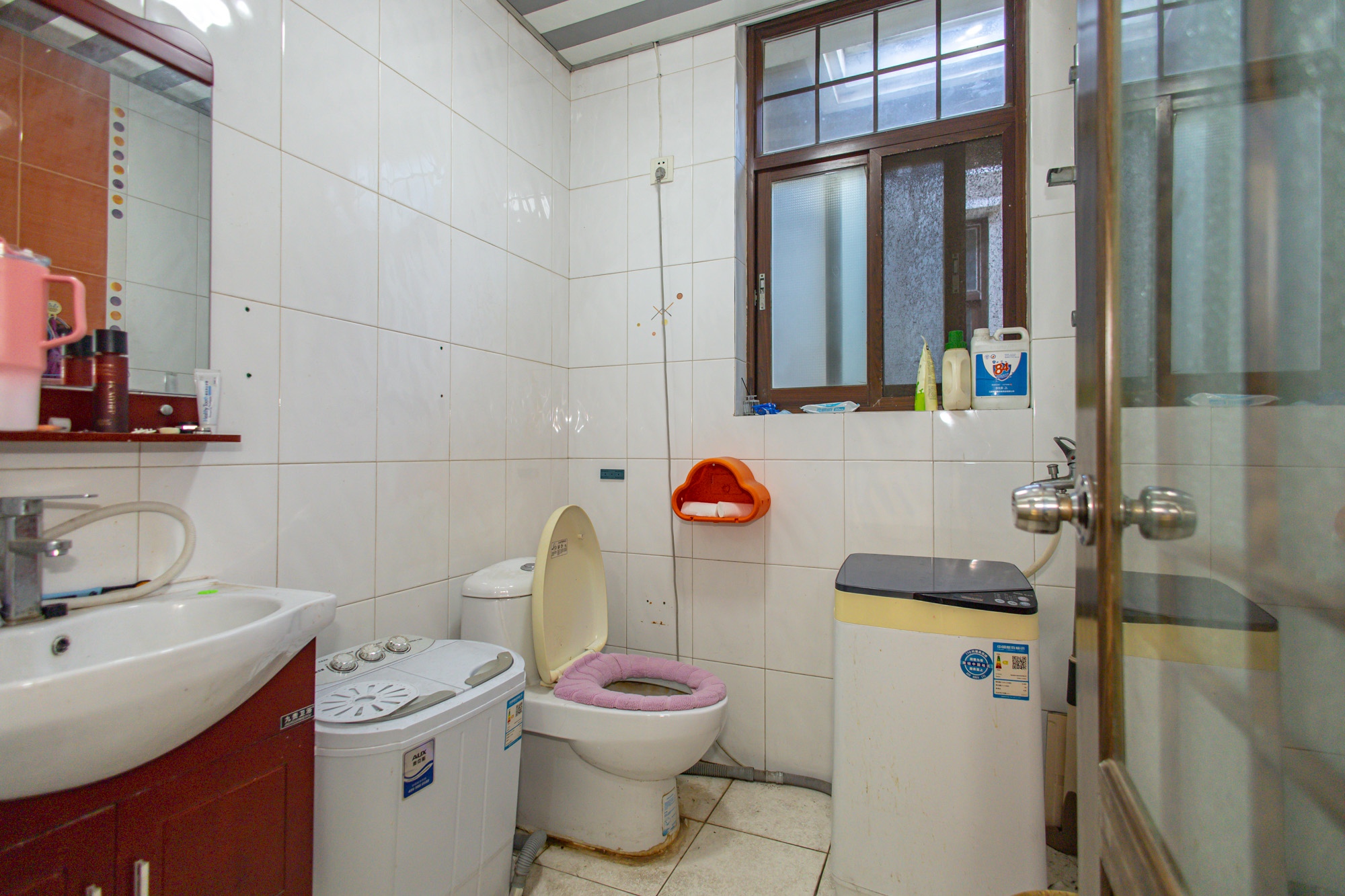 山水芙蓉国际新城 5室2厅1卫 186.0万 山水芙蓉国际新城 5室2厅1卫 186.0万卫生间