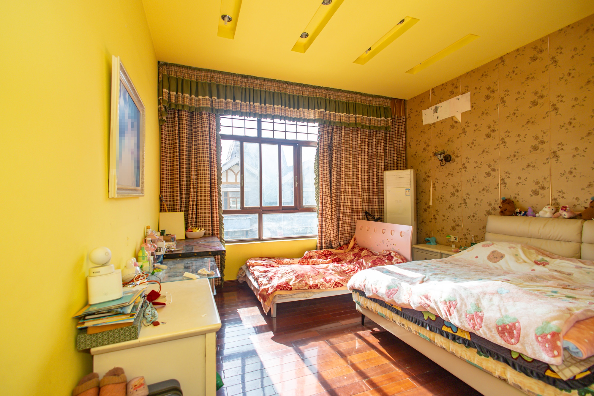 山水芙蓉国际新城 5室2厅1卫 186.0万 山水芙蓉国际新城 5室2厅1卫 186.0万卧室