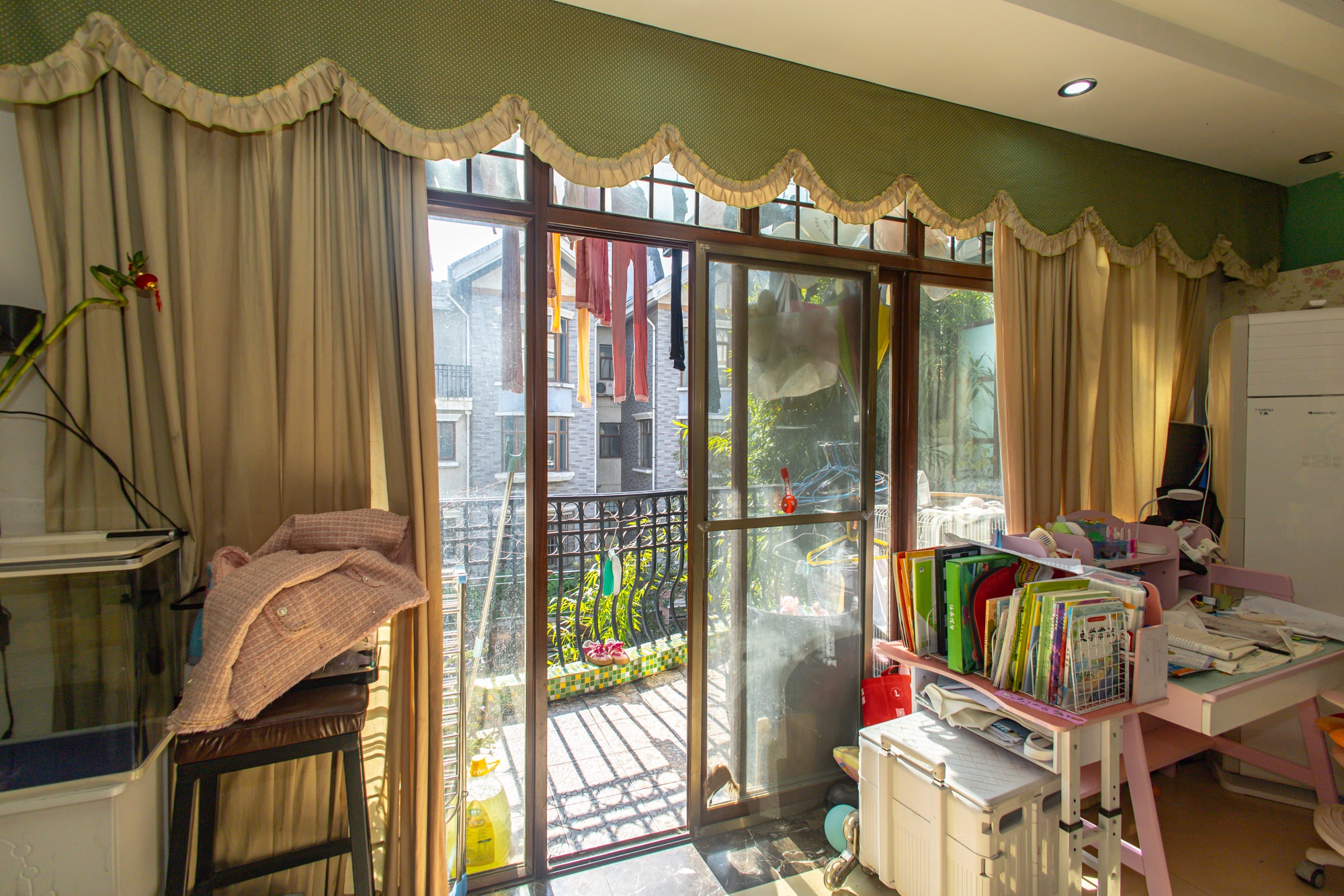 山水芙蓉国际新城 5室2厅1卫 186.0万 山水芙蓉国际新城 5室2厅1卫 186.0万阳台