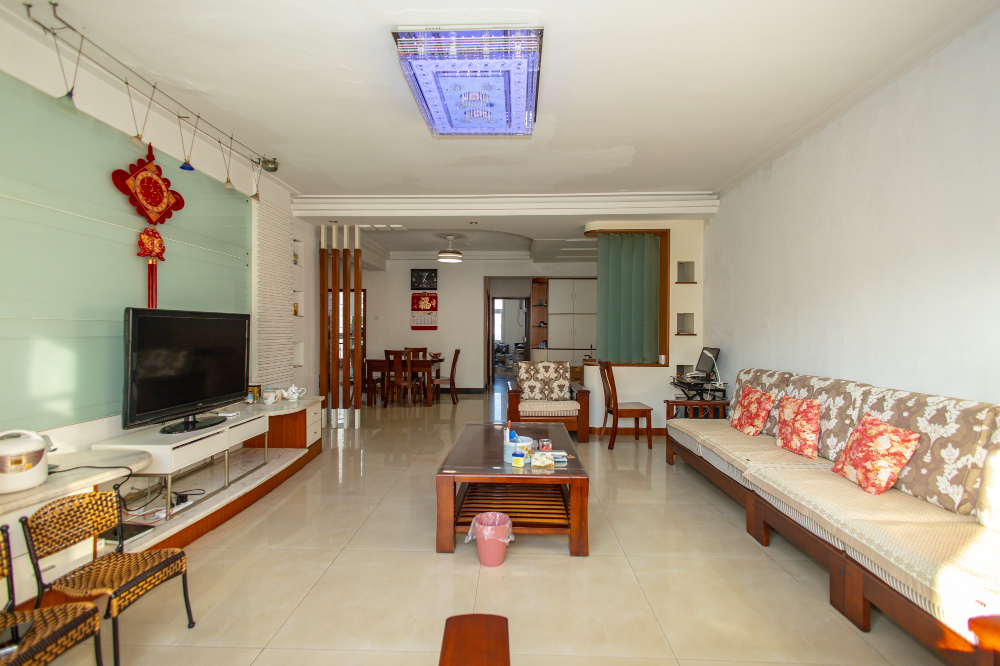 楚天家园  3室2厅2卫    99.0万 楚天家园  3室2厅2卫    99.0万客厅