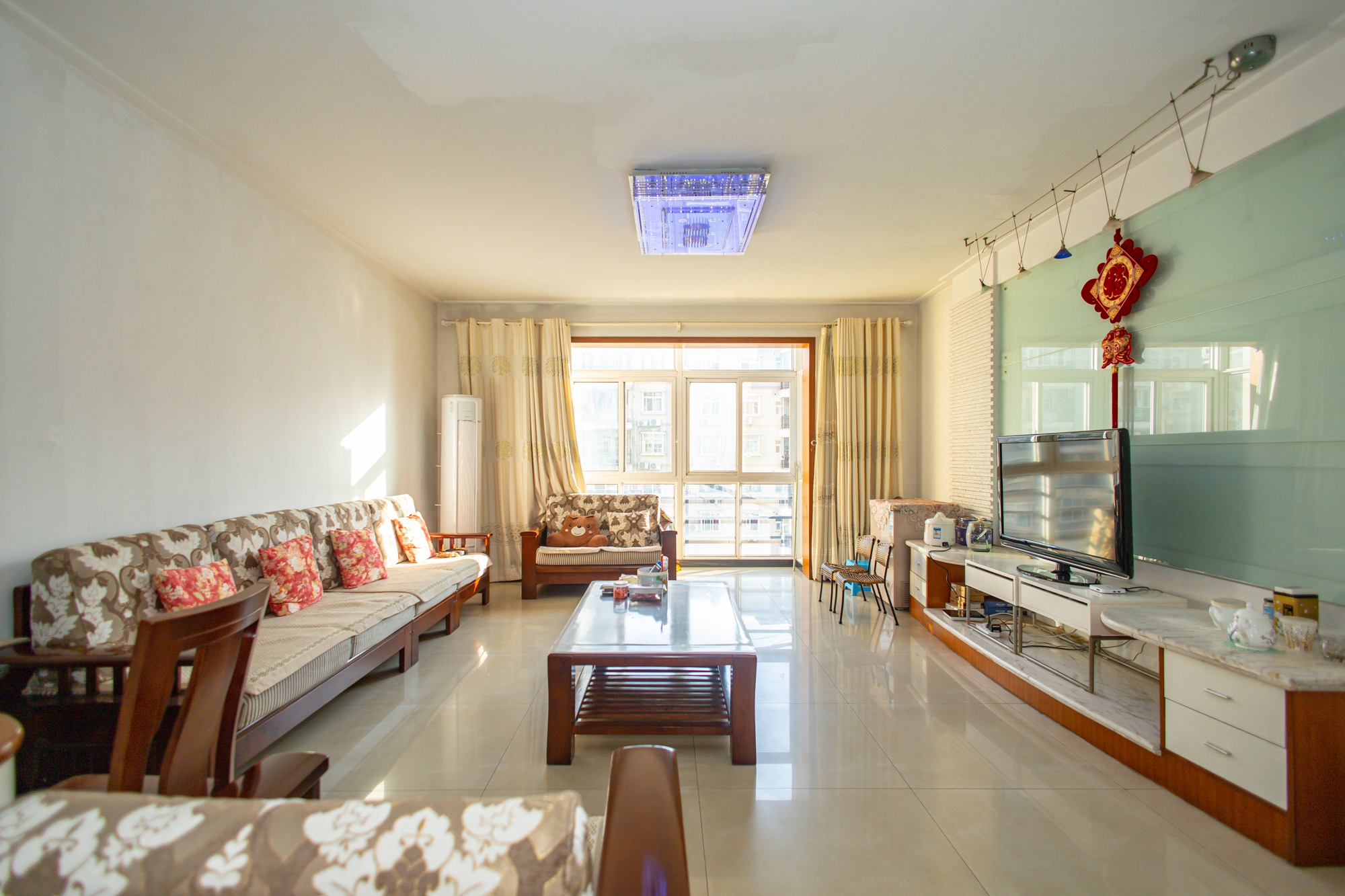 楚天家园  3室2厅2卫    99.0万 楚天家园  3室2厅2卫    99.0万客厅