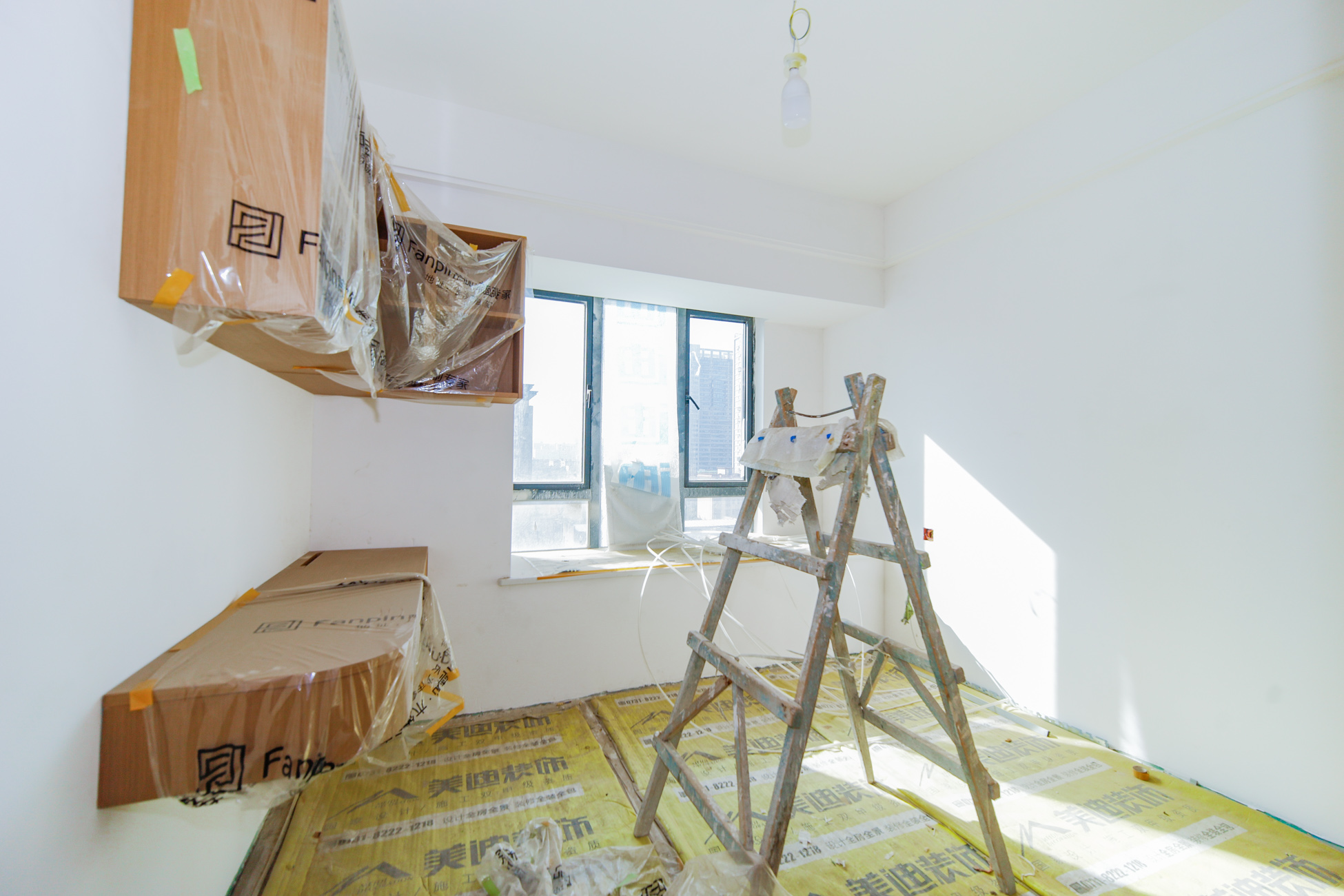 华润翡翠府  4室2厅2卫   245.00万卧室