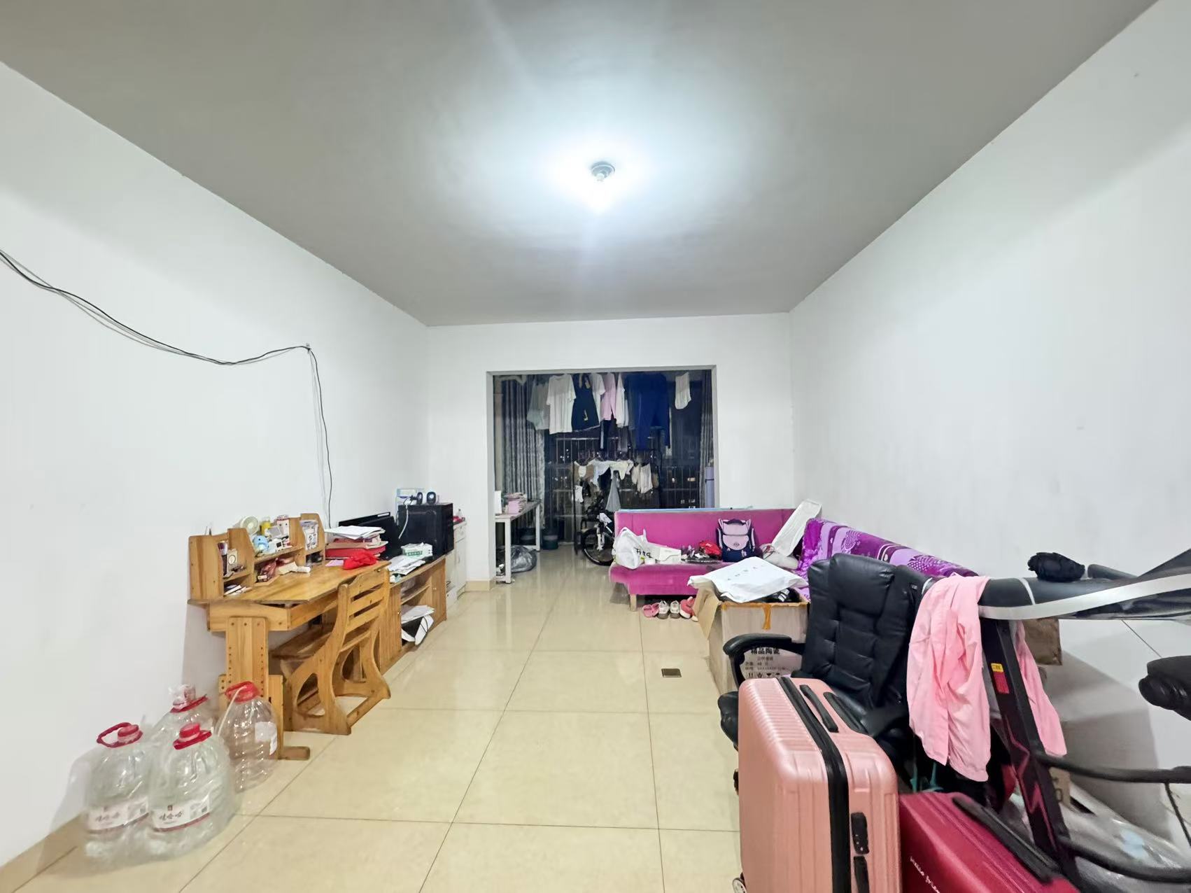 芦淞区荷叶名苑 3室2厅2卫 1600.0元/月 芦淞区荷叶名苑 3室2厅2卫 1600.0元/月室内图