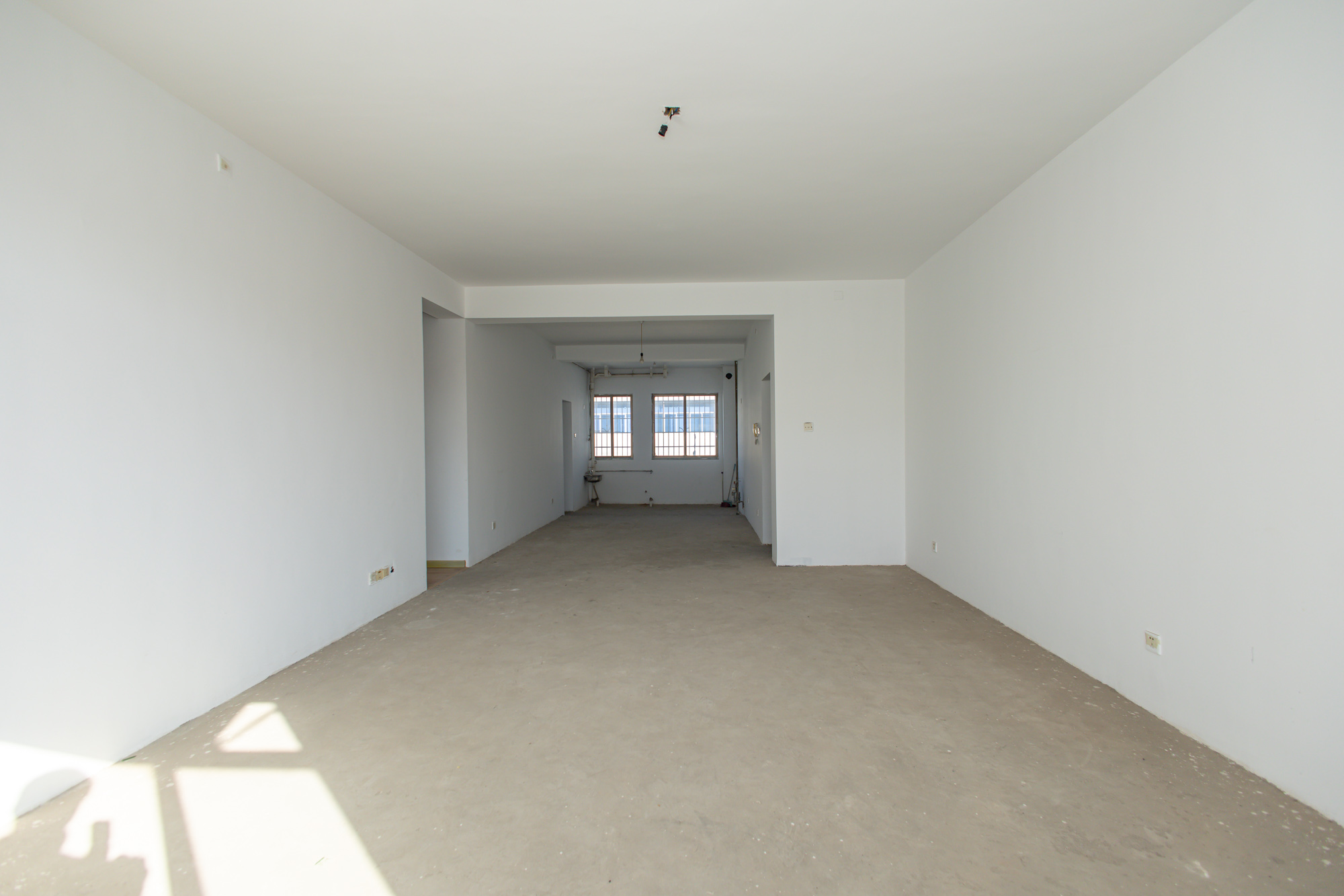 荣贵小区  4室2厅2卫    85.0万 荣贵小区  4室2厅2卫    85.0万