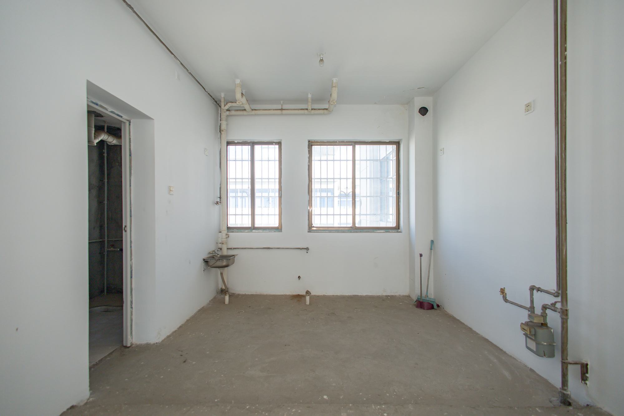 荣贵小区  4室2厅2卫    85.0万厨房