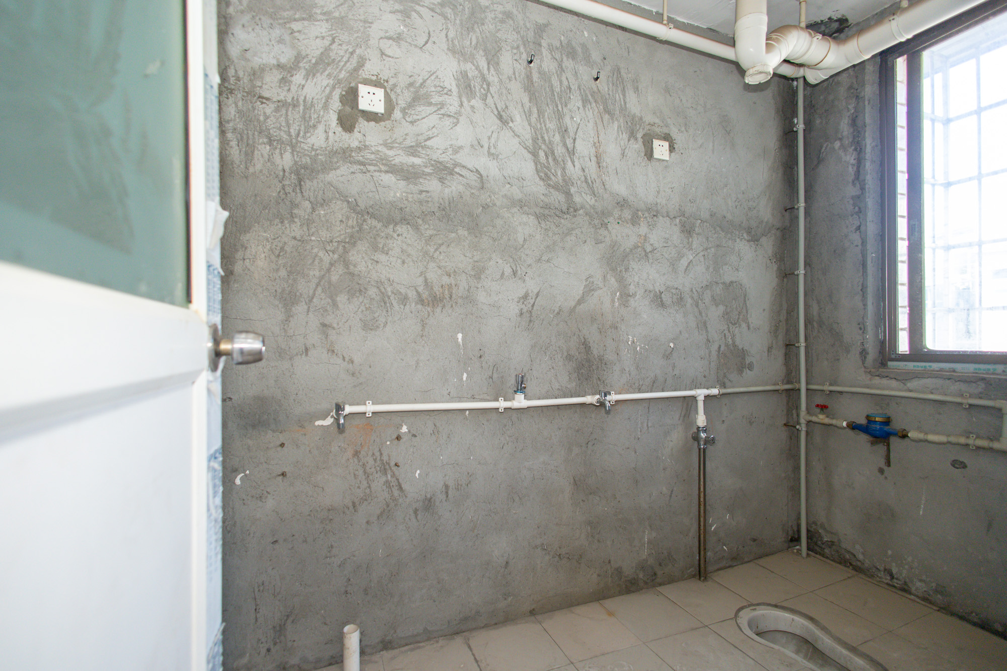 荣贵小区  4室2厅2卫    85.0万卫生间