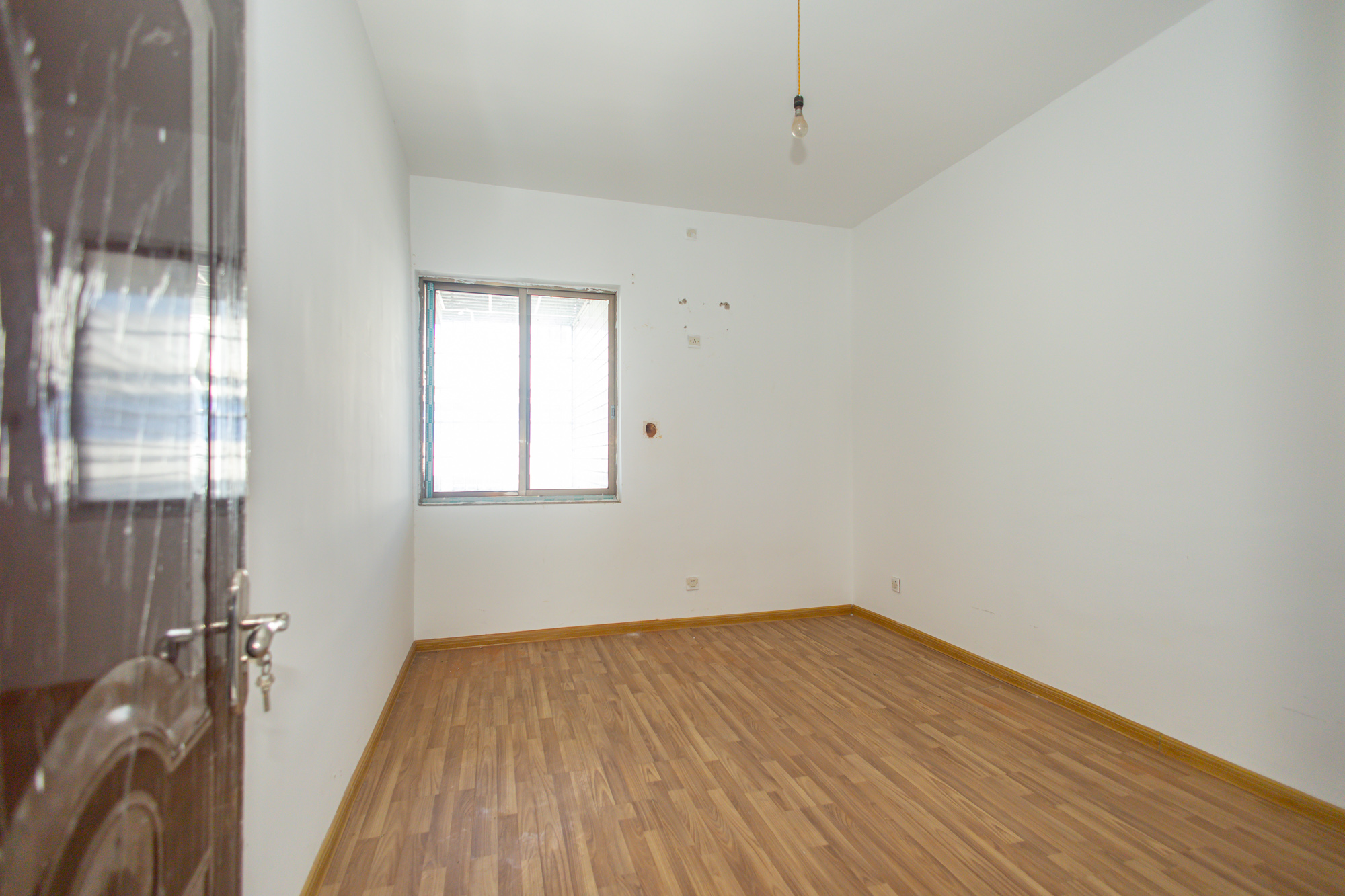 荣贵小区  4室2厅2卫    85.0万卧室