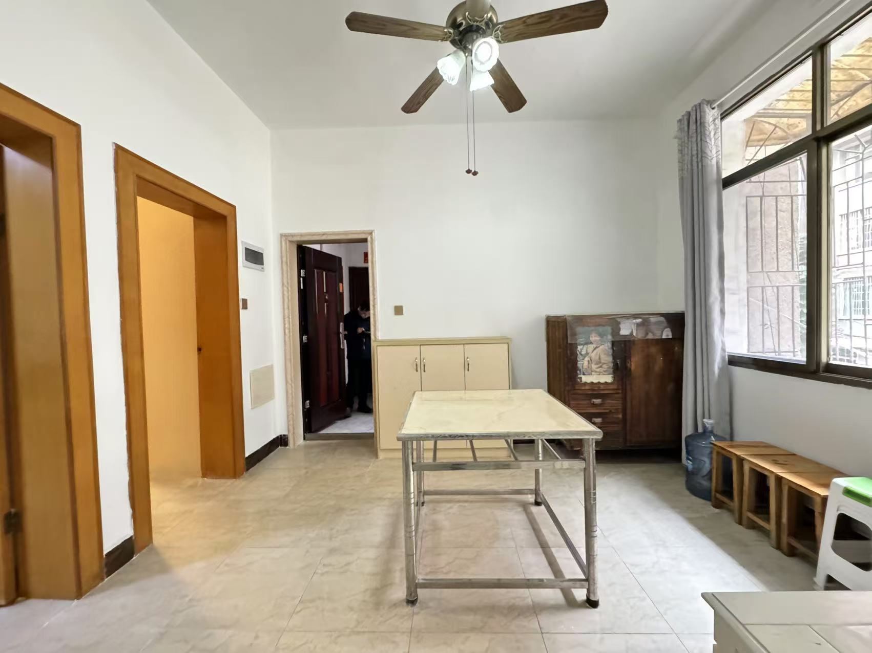 爱民路散盘 2室2厅1卫 1300.0元/月 爱民路散盘 2室2厅1卫 1300.0元/月室内图