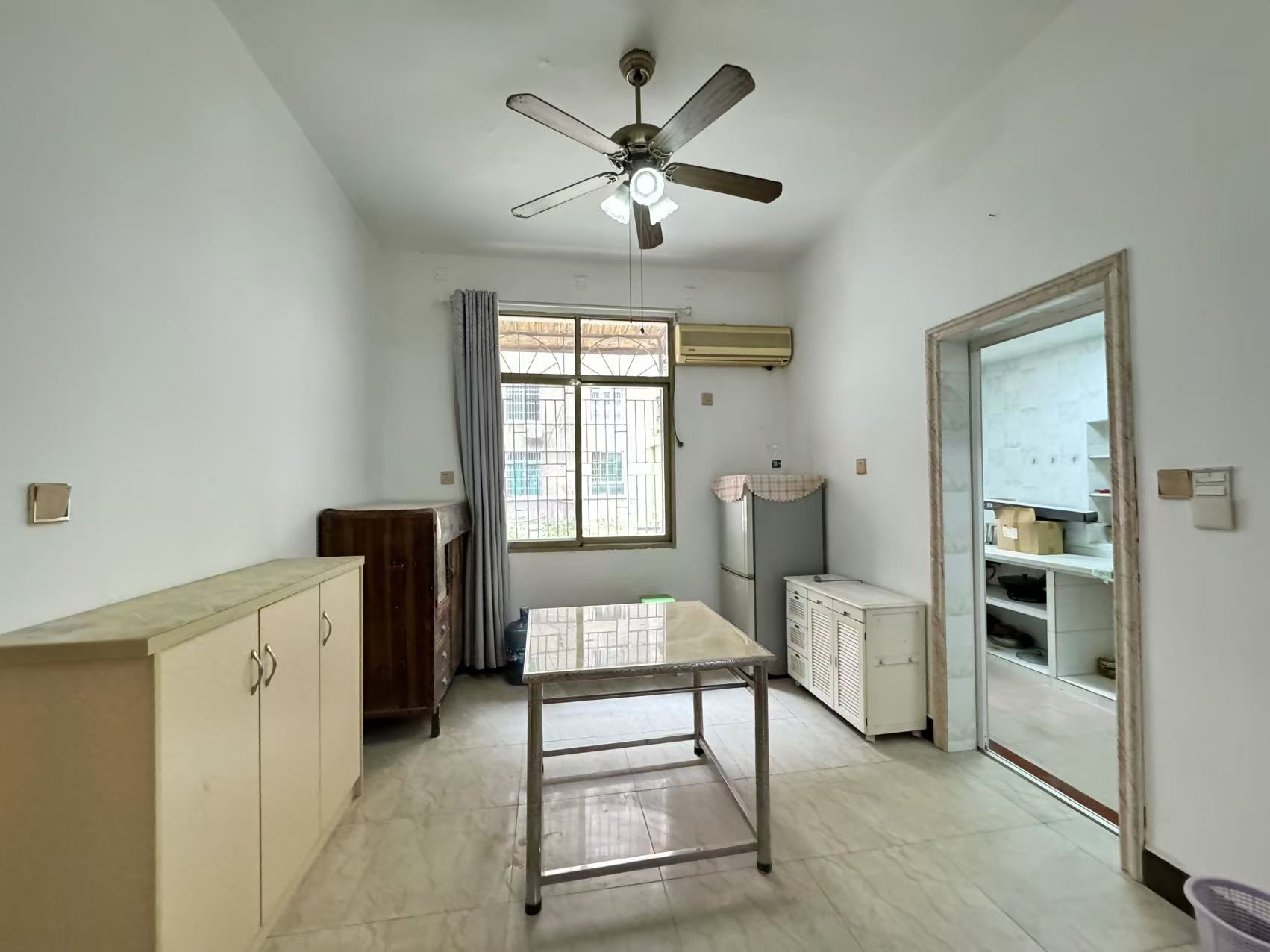 爱民路散盘 2室2厅1卫 1300.0元/月 爱民路散盘 2室2厅1卫 1300.0元/月室内图