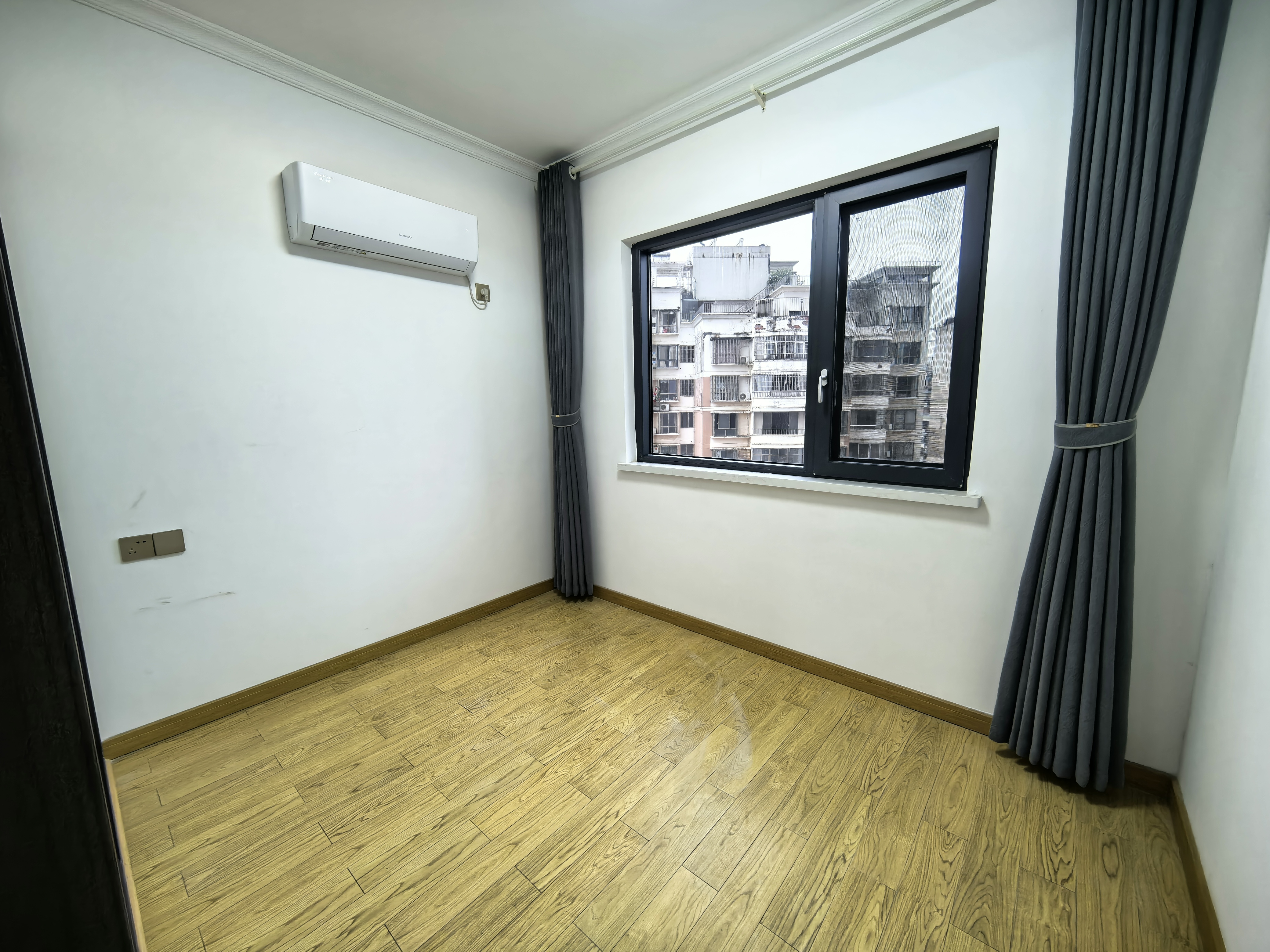 保利中央公馆 4室2厅2卫 3180.0元/月 保利中央公馆 4室2厅2卫 3180.0元/月室内图