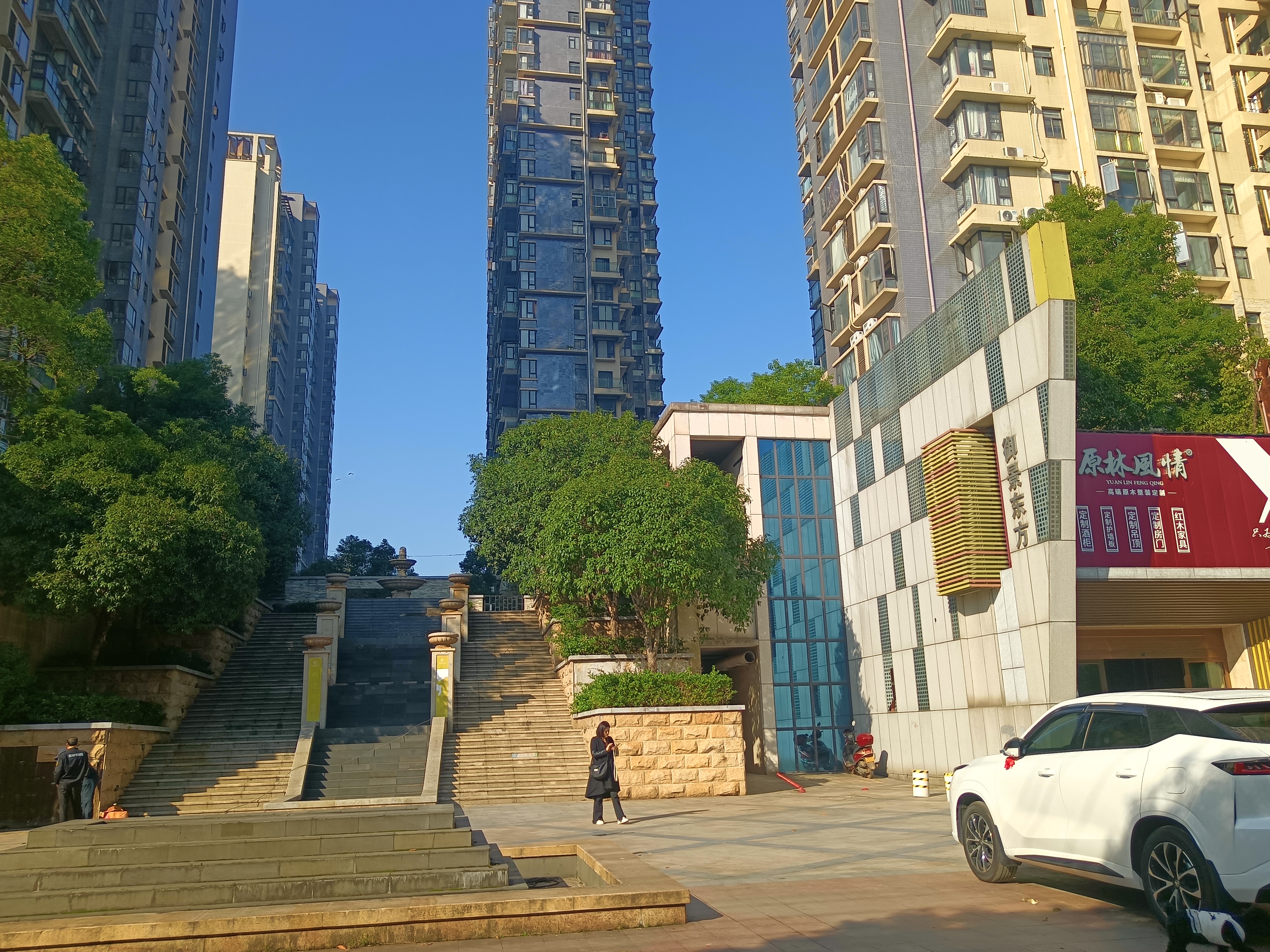 御景东方  13室2厅2卫    2200.0元/月 御景东方  13室2厅2卫    2200.0元/月小区图