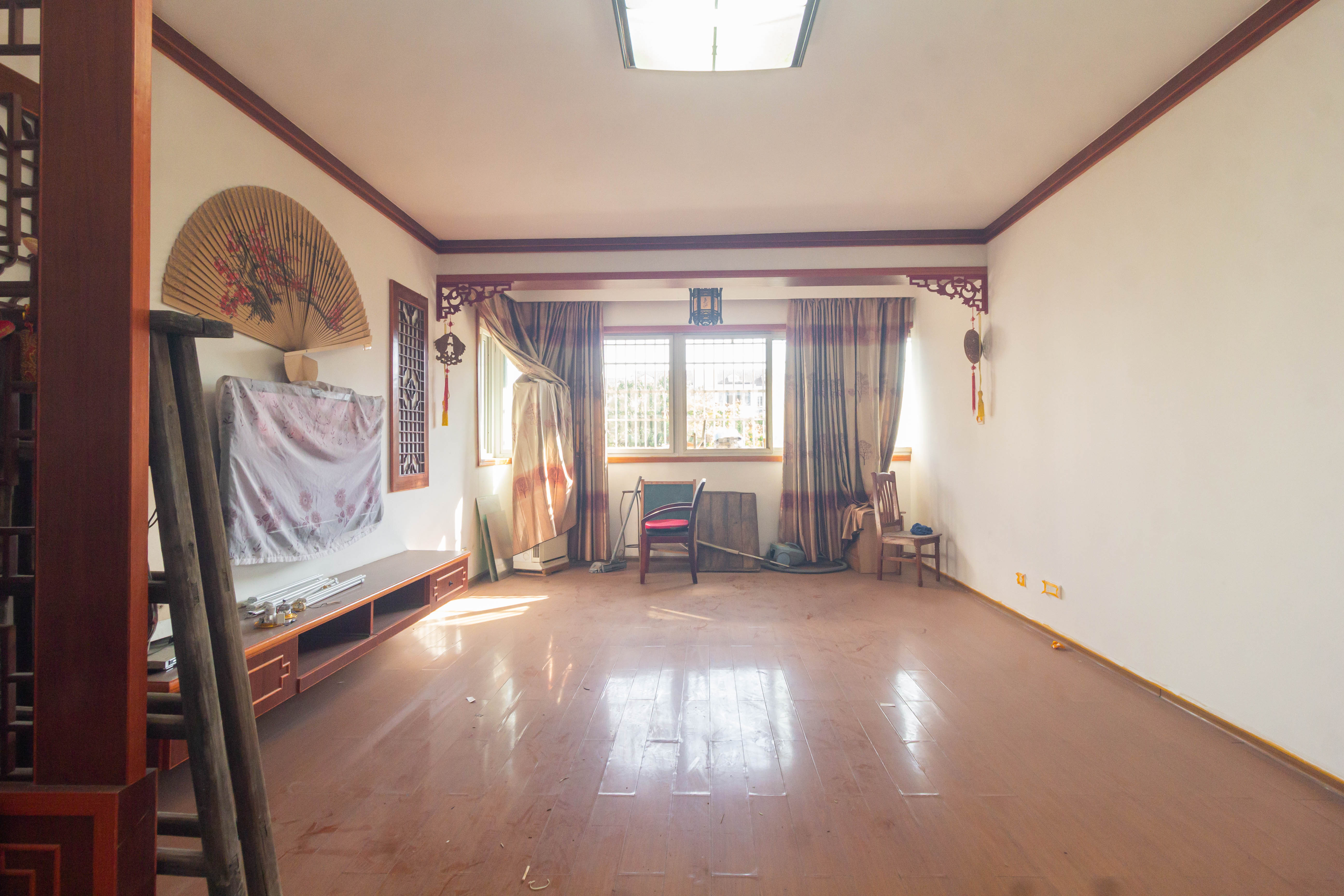 教师新村  4室2厅2卫    100.0万客厅