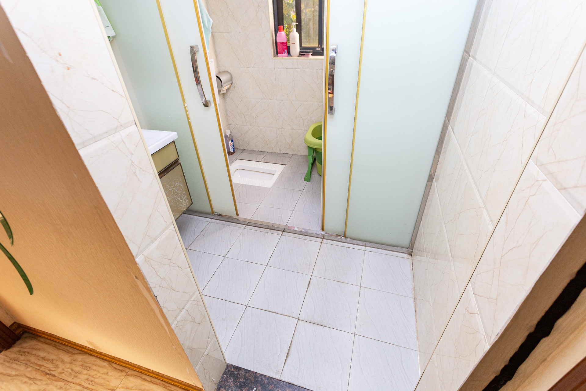 名家翡翠花园  2室2厅1卫    68.0万卫生间