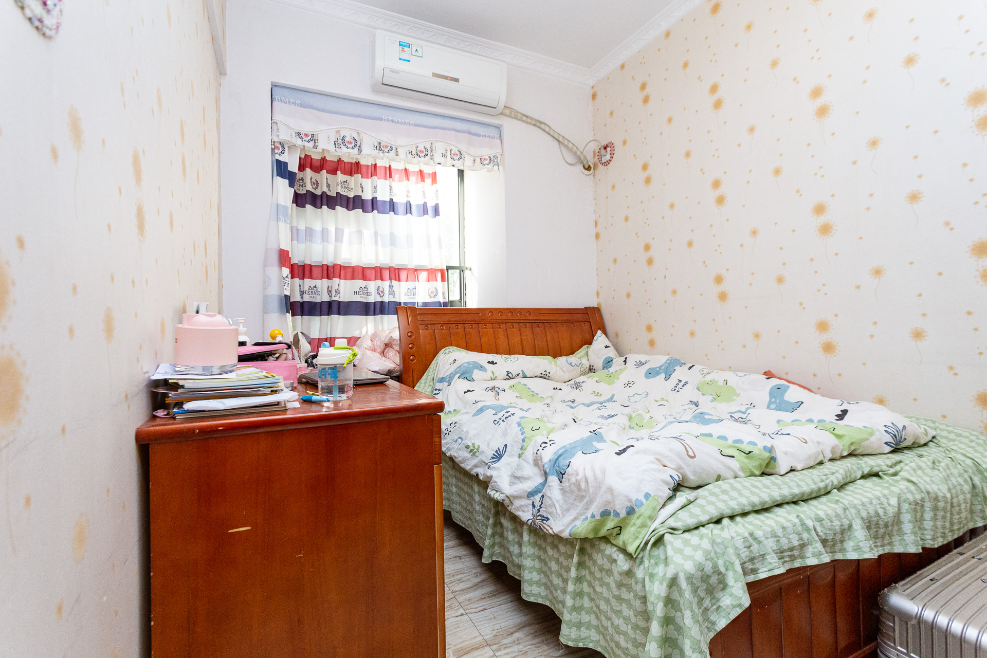 名家翡翠花园  2室2厅1卫    68.0万卧室