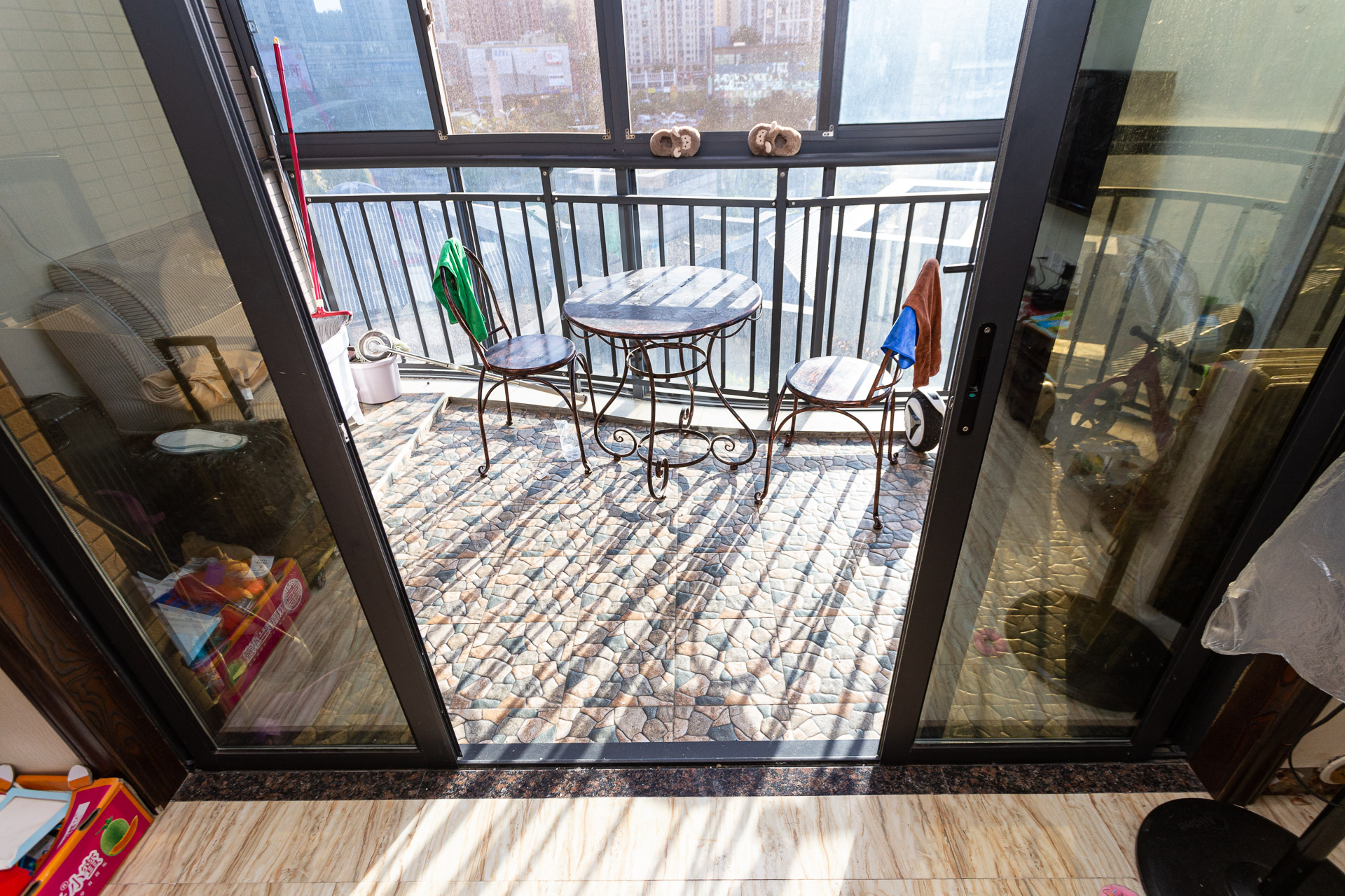 名家翡翠花园  2室2厅1卫    68.0万阳台