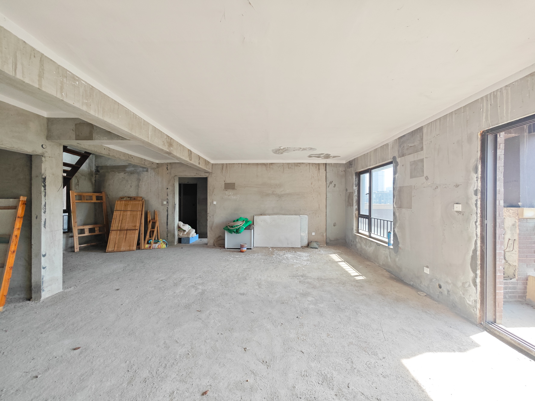 保利城（中航城国际社区、郡原美村）  6室2厅4卫   277.00万客厅