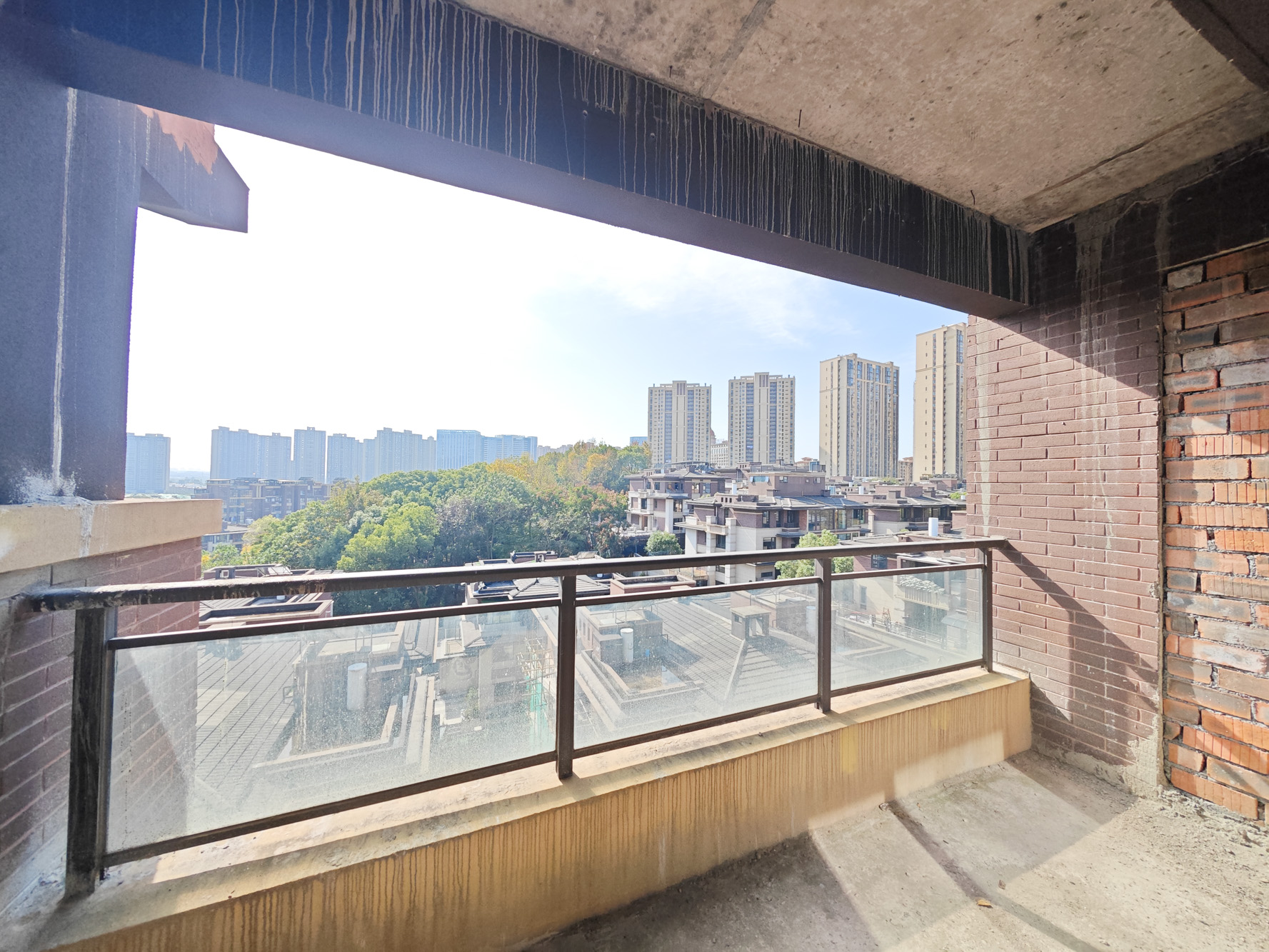 保利城（中航城国际社区、郡原美村）  6室2厅4卫   277.00万阳台
