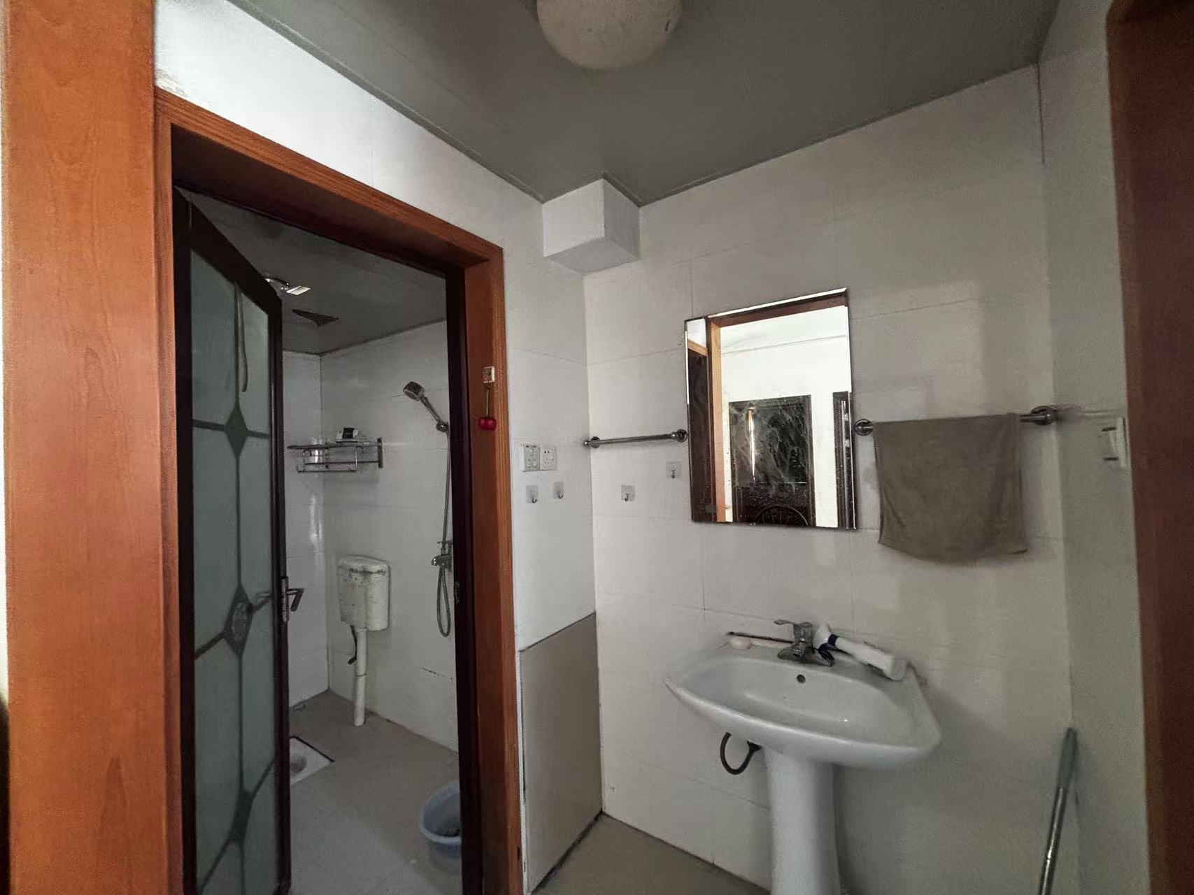 盛世鑫城 1室1厅1卫 1300.0元/月 盛世鑫城 1室1厅1卫 1300.0元/月室内图