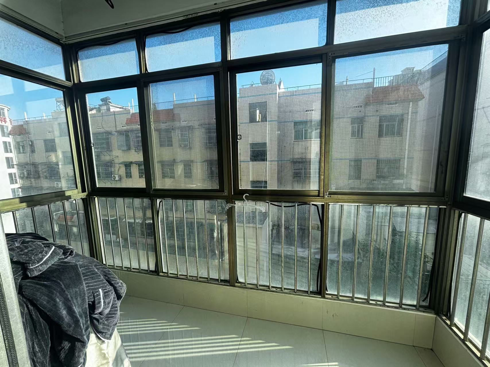 盛世鑫城 1室1厅1卫 1300.0元/月 盛世鑫城 1室1厅1卫 1300.0元/月室内图