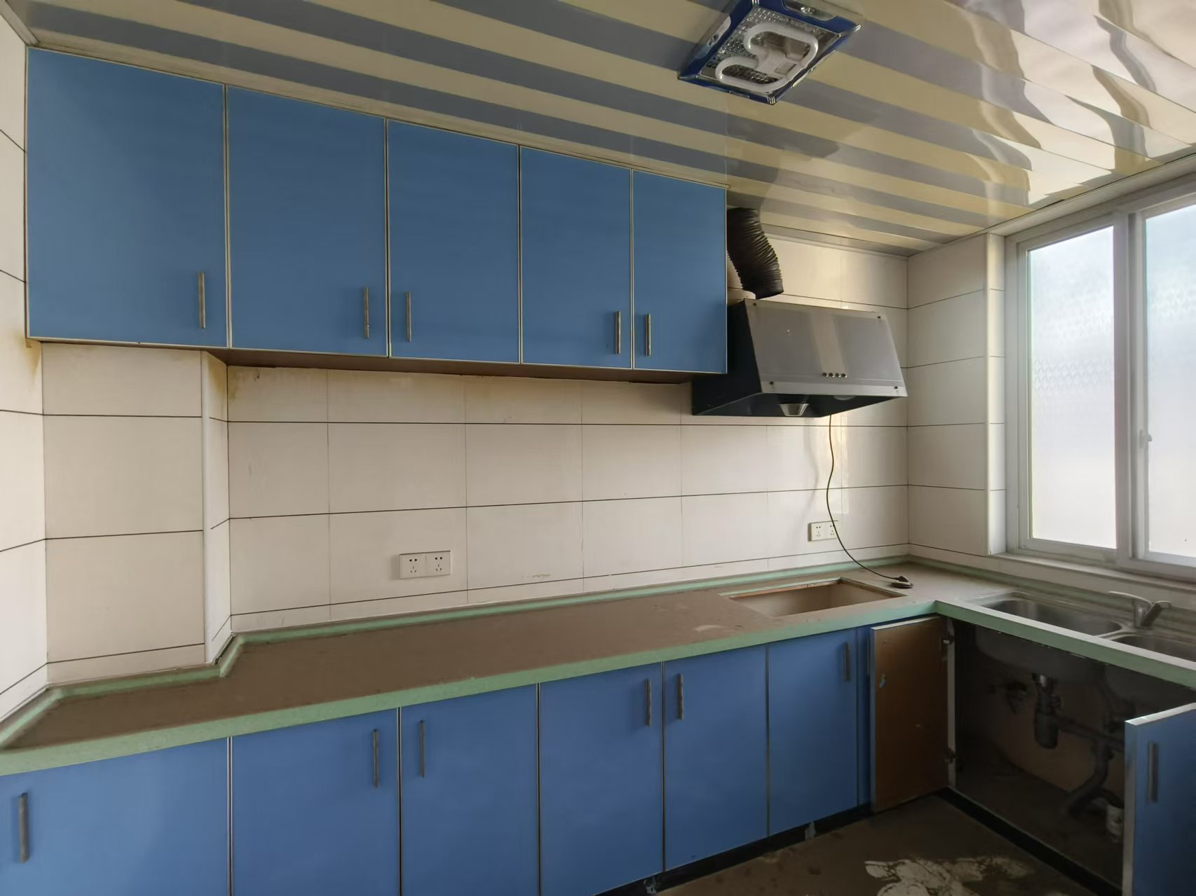 精锐华府(精锐华庭) 4室2厅2卫 32.0万 精锐华府(精锐华庭) 4室2厅2卫 32.0万室内图