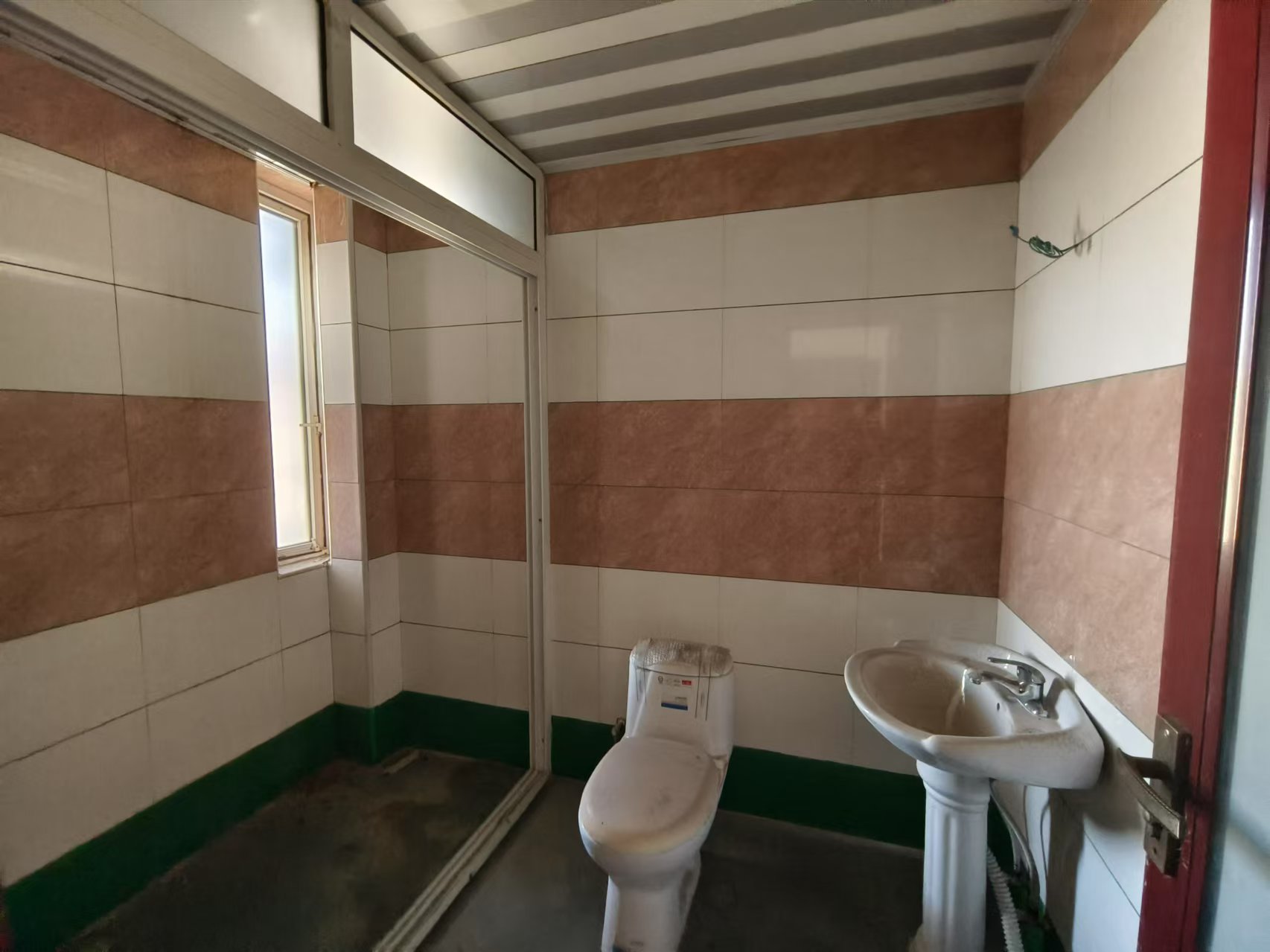 精锐华府(精锐华庭) 4室2厅2卫 32.0万 精锐华府(精锐华庭) 4室2厅2卫 32.0万室内图