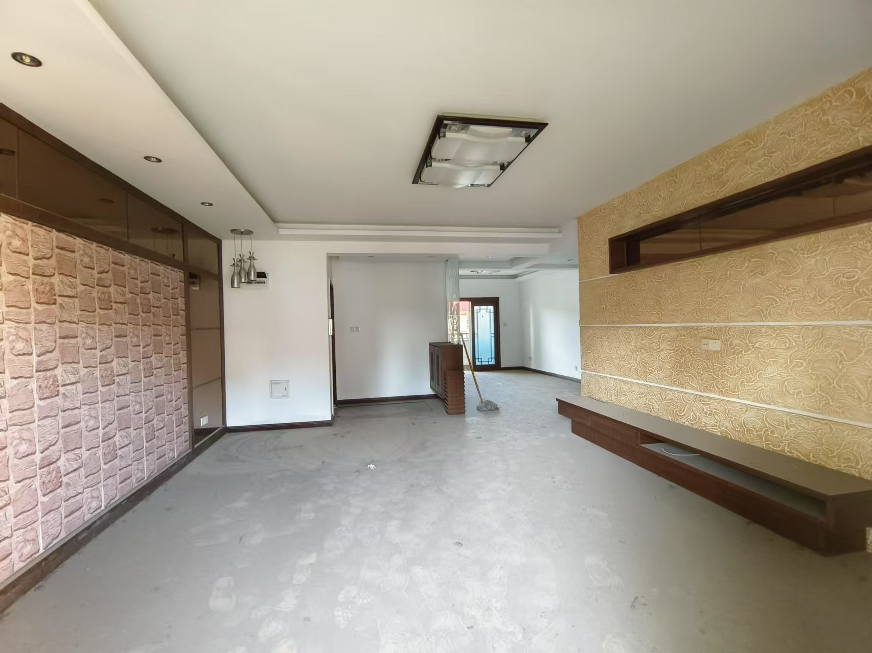 精锐华府(精锐华庭) 4室2厅2卫 32.0万 精锐华府(精锐华庭) 4室2厅2卫 32.0万室内图