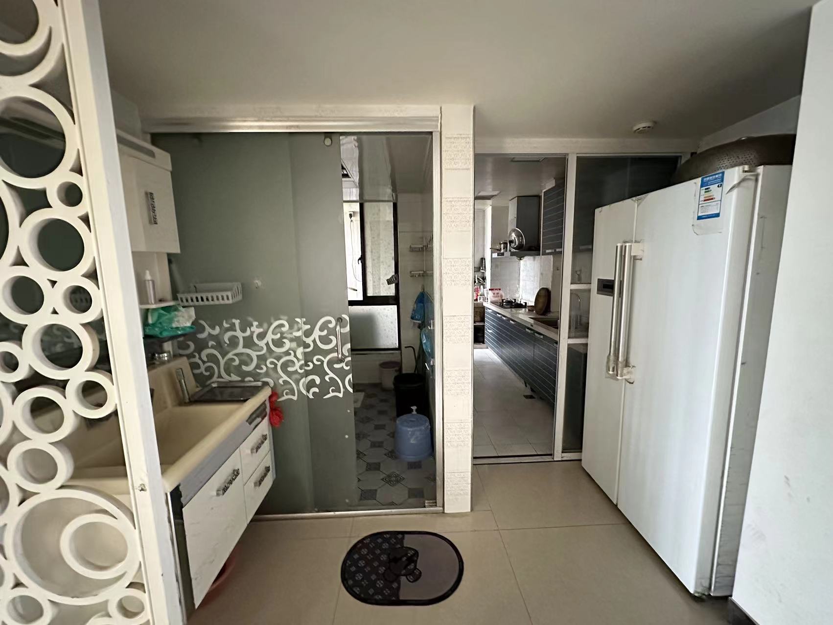 欧莱雅郡 3室2厅1卫 2500.0元/月 欧莱雅郡 3室2厅1卫 2500.0元/月室内图