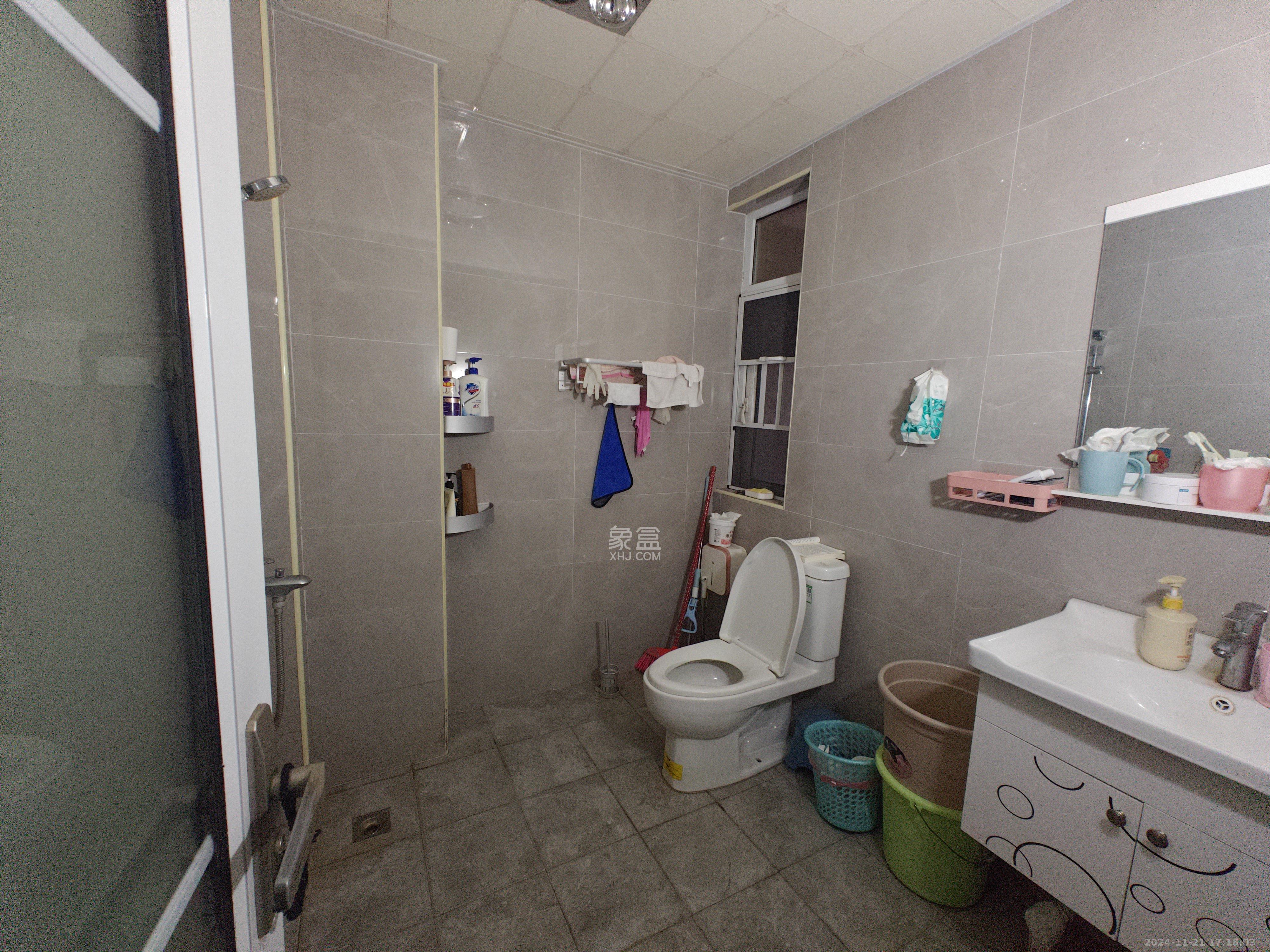 凯富南方鑫城  4室1厅1卫    2800.0元/月 凯富南方鑫城  4室1厅1卫    2800.0元/月室内图