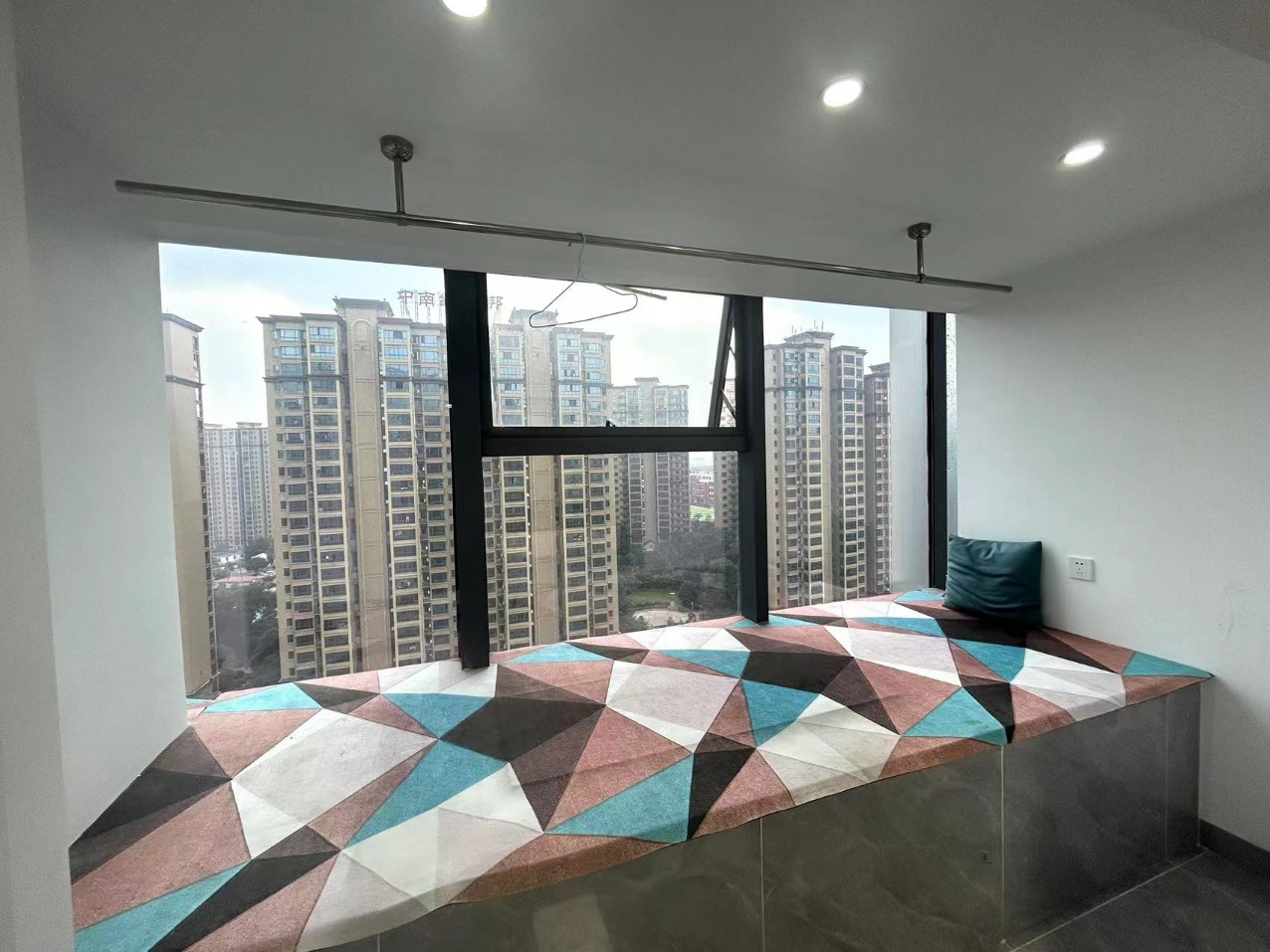 裕天国际商汇中心 1室1厅1卫 1700.0元/月 裕天国际商汇中心 1室1厅1卫 1700.0元/月室内图