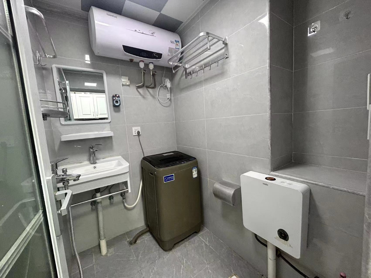 裕天国际商汇中心 1室1厅1卫 1700.0元/月 裕天国际商汇中心 1室1厅1卫 1700.0元/月室内图