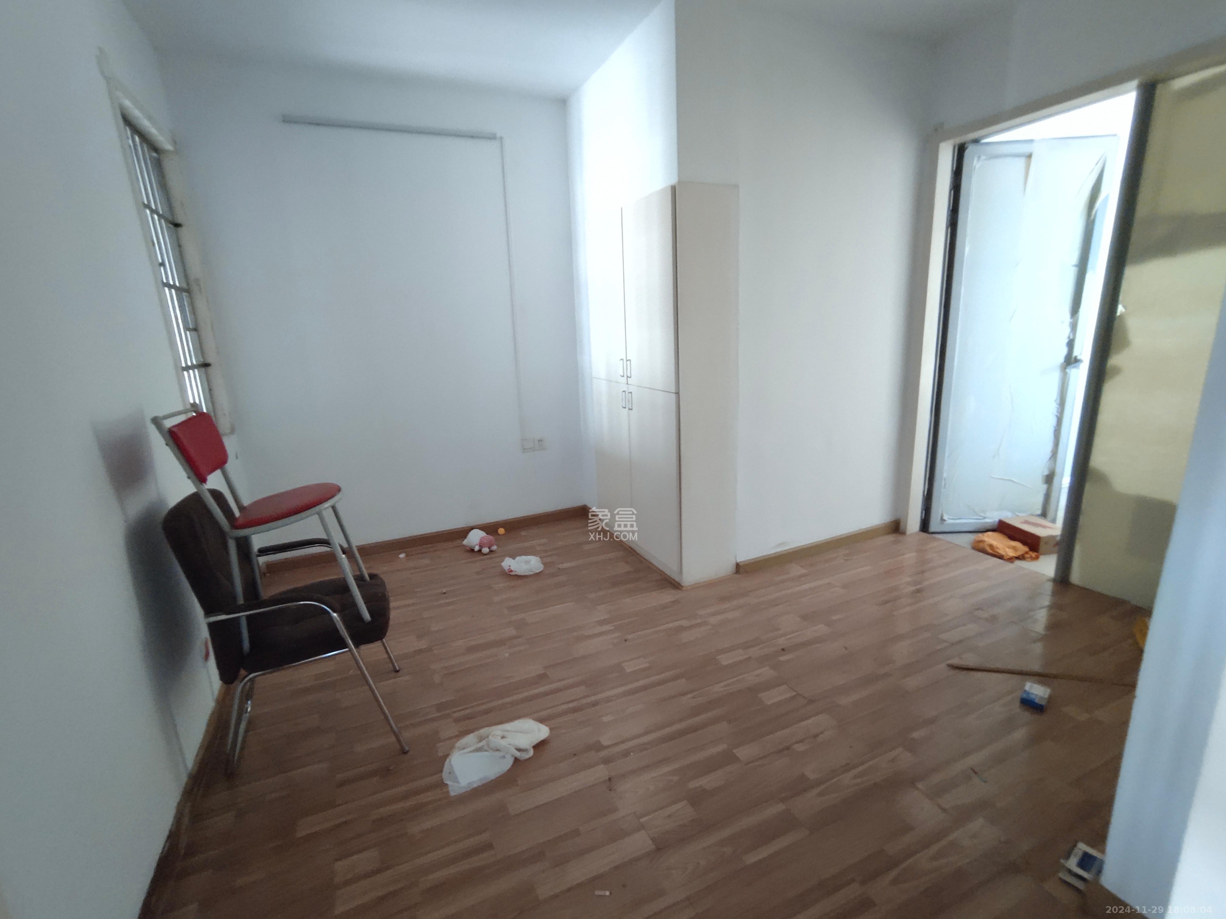 阳光100二期 5室2厅3卫 4600.0元/月 阳光100二期 5室2厅3卫 4600.0元/月室内图