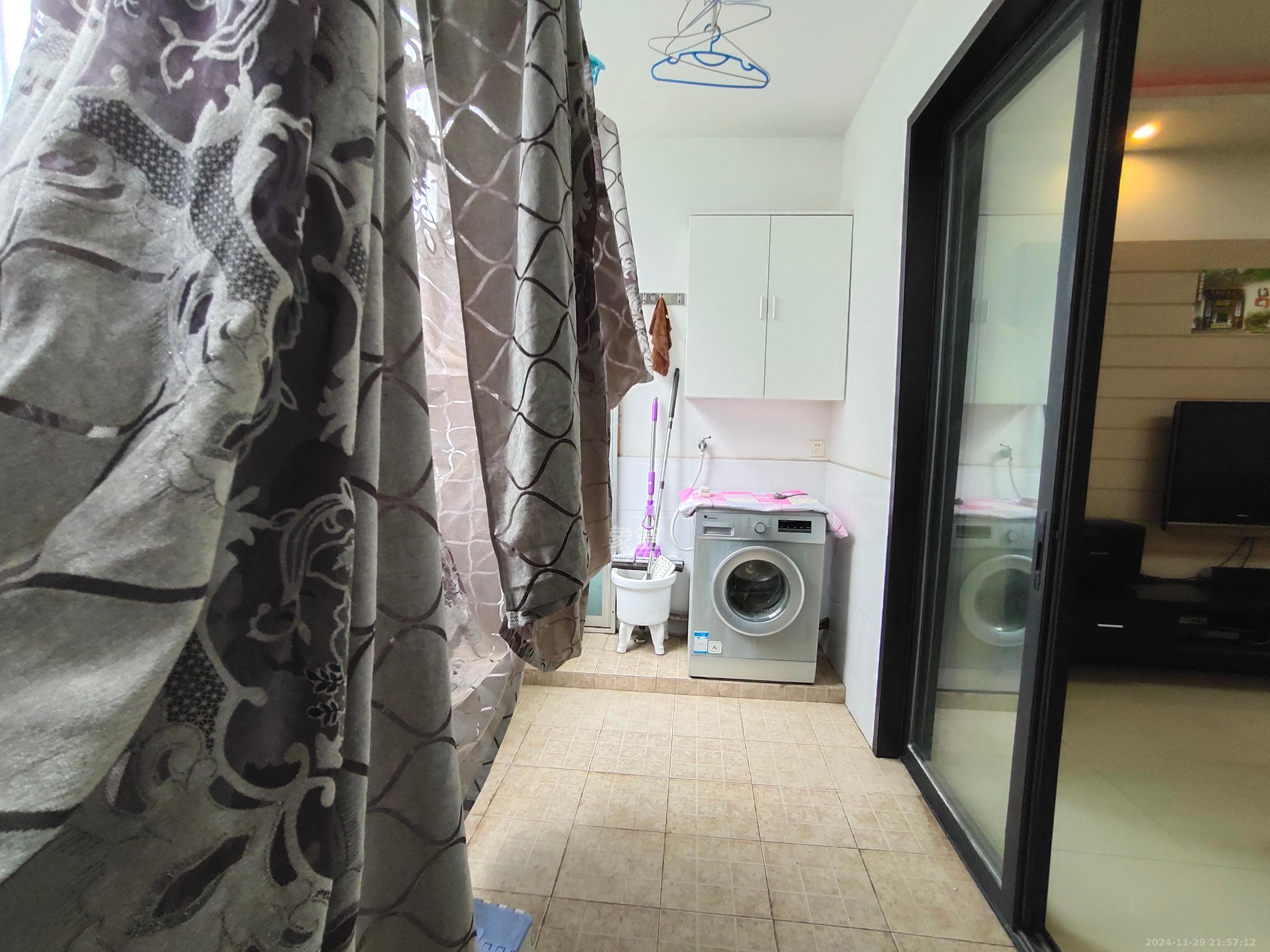 阳光100三期 2室2厅1卫 2400.0元/月 阳光100三期 2室2厅1卫 2400.0元/月室内图