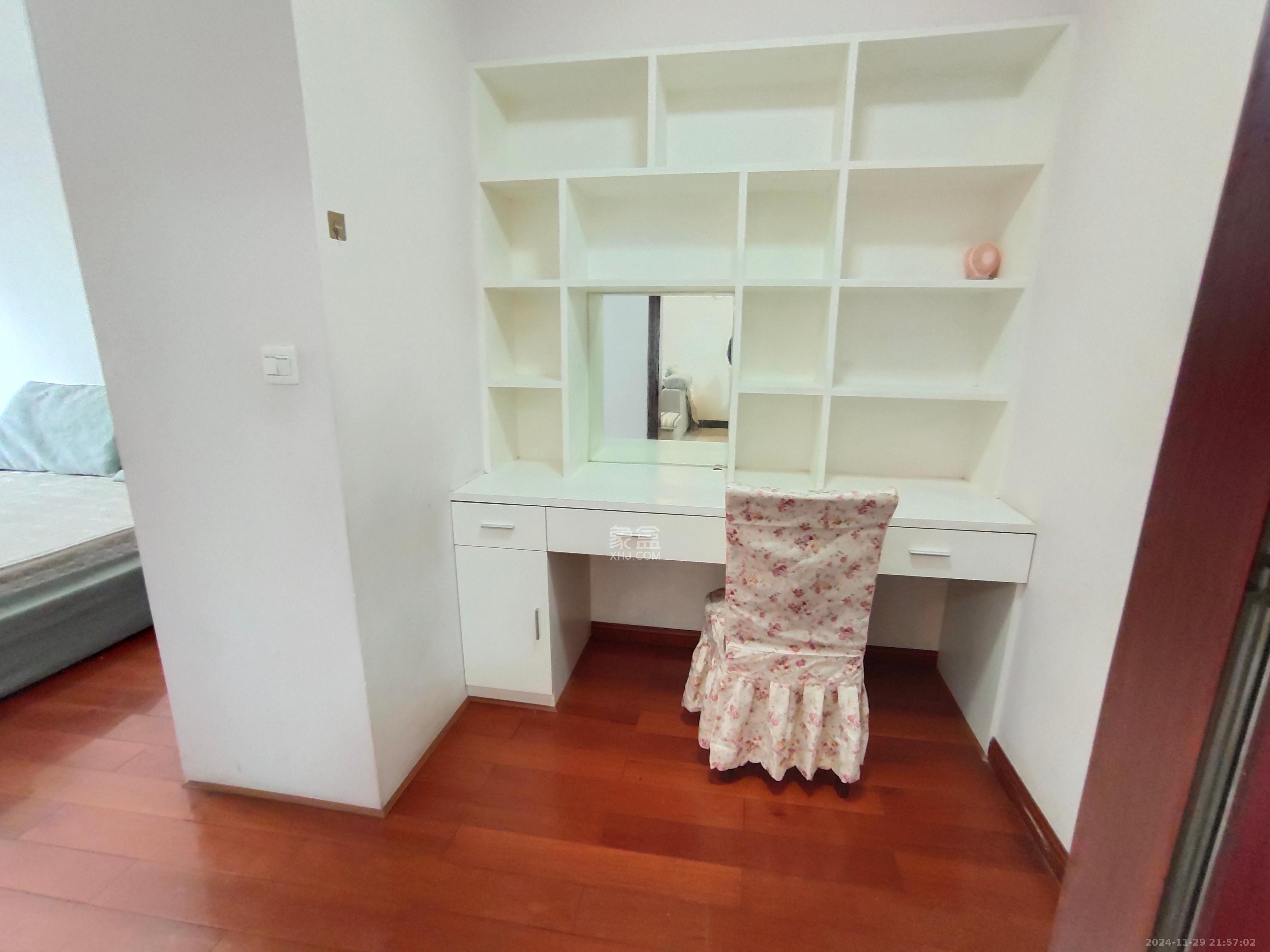 阳光100三期 2室2厅1卫 2400.0元/月 阳光100三期 2室2厅1卫 2400.0元/月室内图