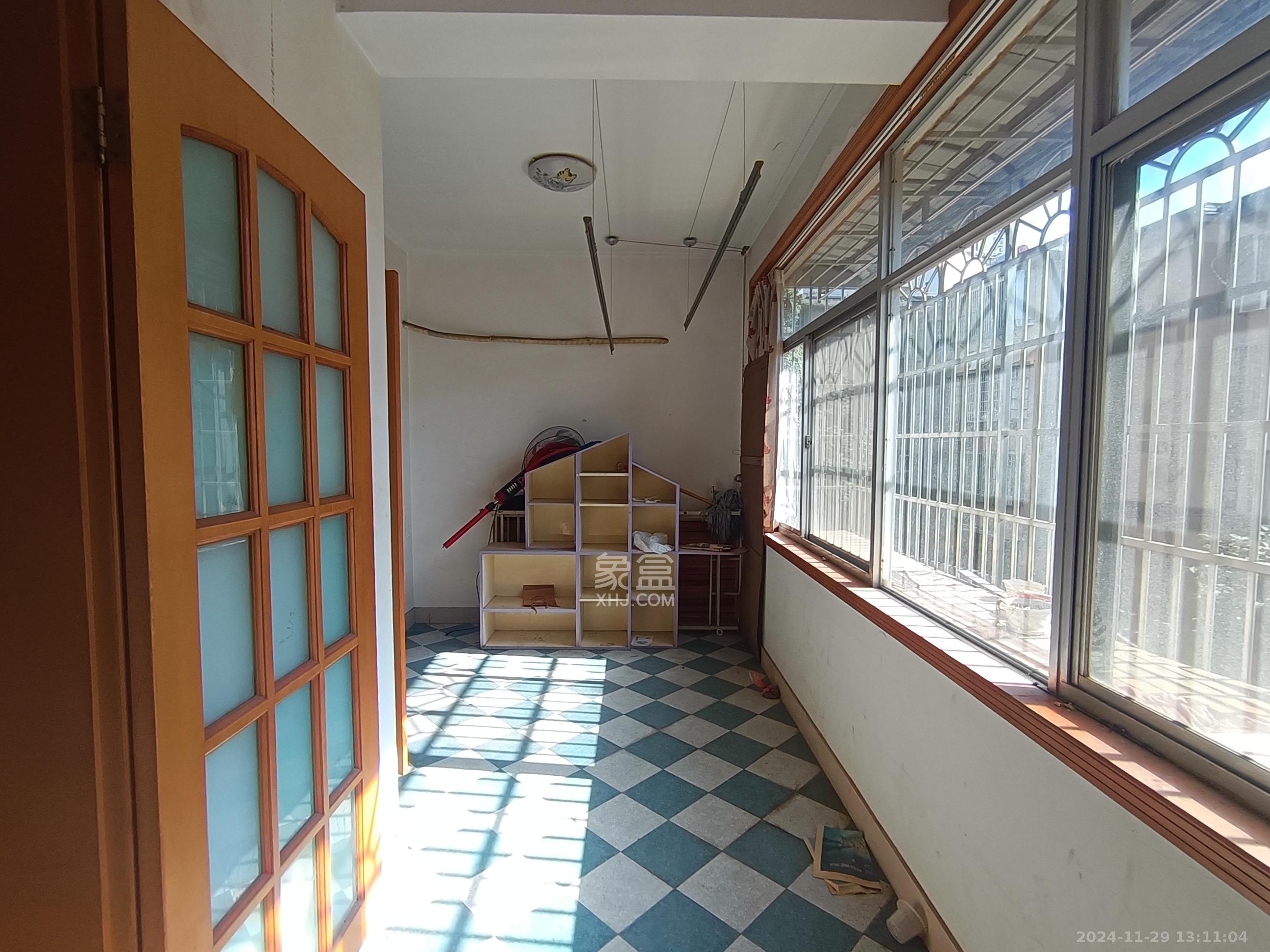 法官公寓  3室2厅2卫   2100.00元/月室内图