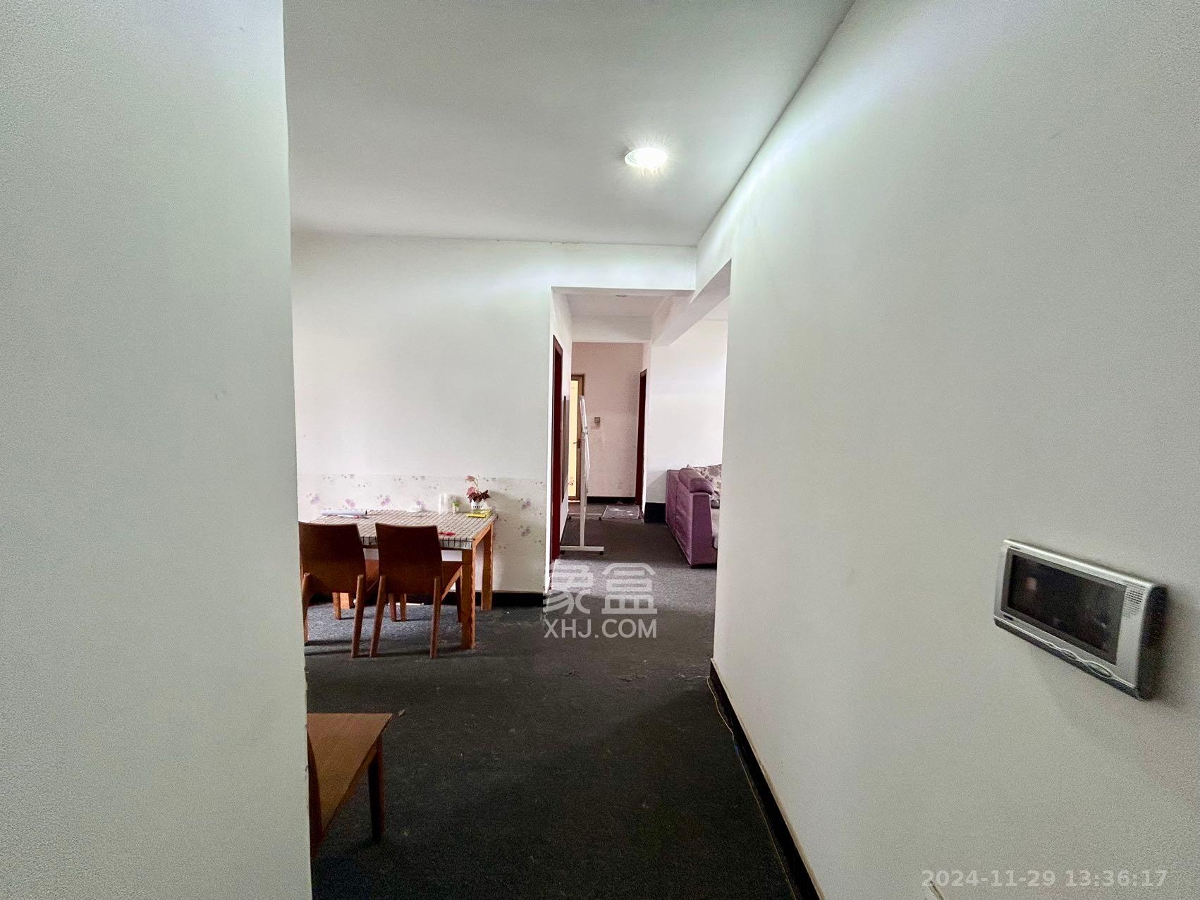 优山美地  4室2厅2卫   2500.00元/月室内图