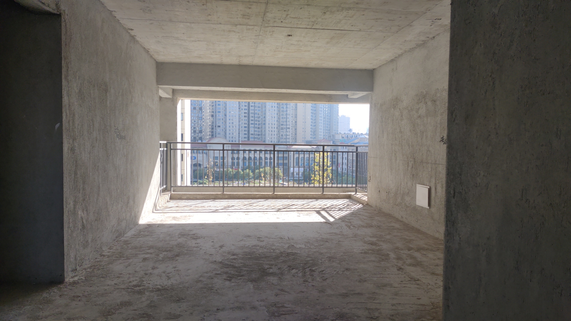 金信园林嘉园 4室2厅2卫 79.8万 金信园林嘉园 4室2厅2卫 79.8万客厅