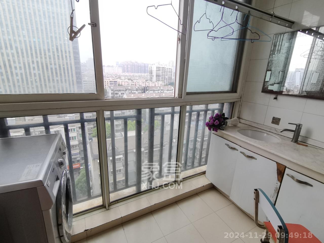 一品东庭  3室2厅2卫   2800.00元/月室内图