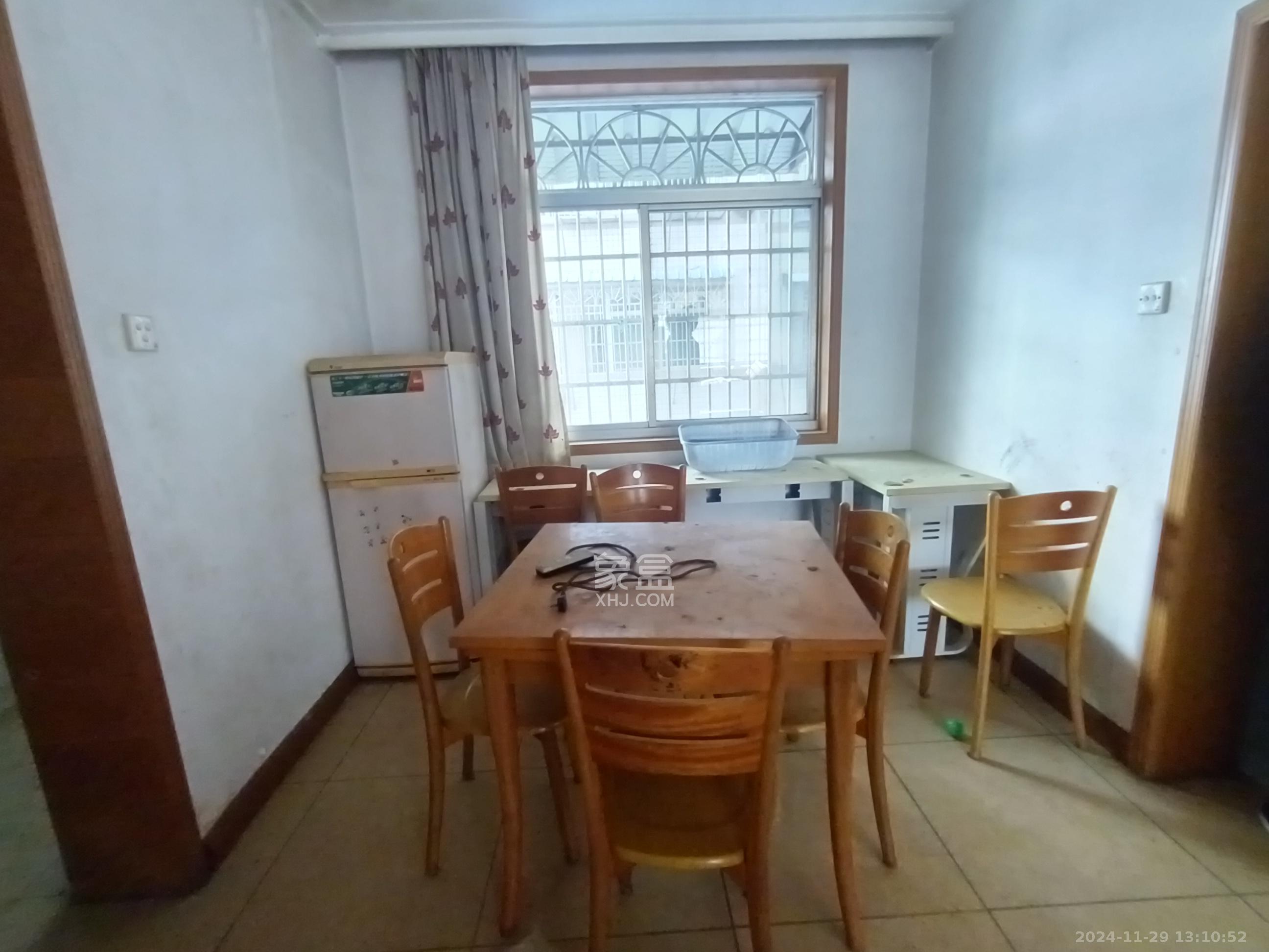 法官公寓 3室2厅2卫 2100.0元/月 法官公寓 3室2厅2卫 2100.0元/月室内图