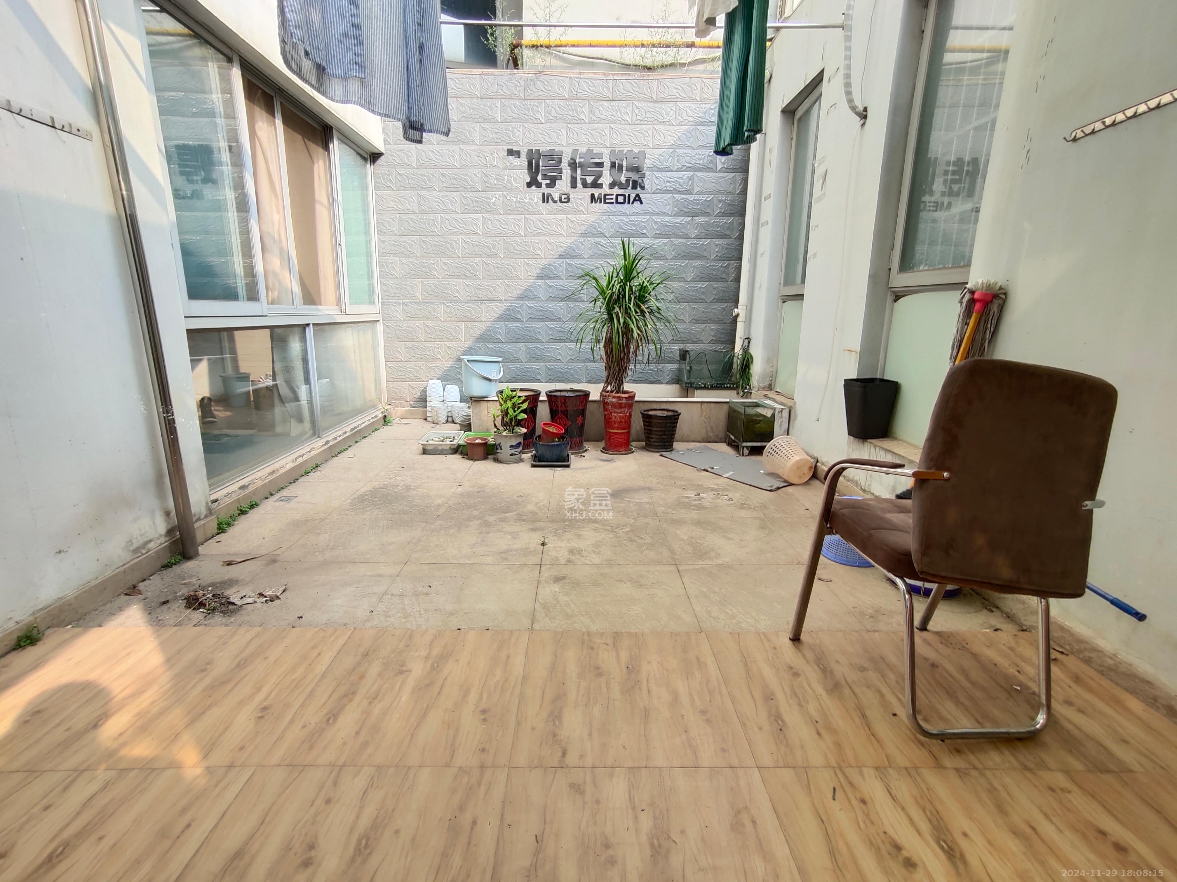 阳光100二期 5室2厅3卫 4600.0元/月 阳光100二期 5室2厅3卫 4600.0元/月室内图