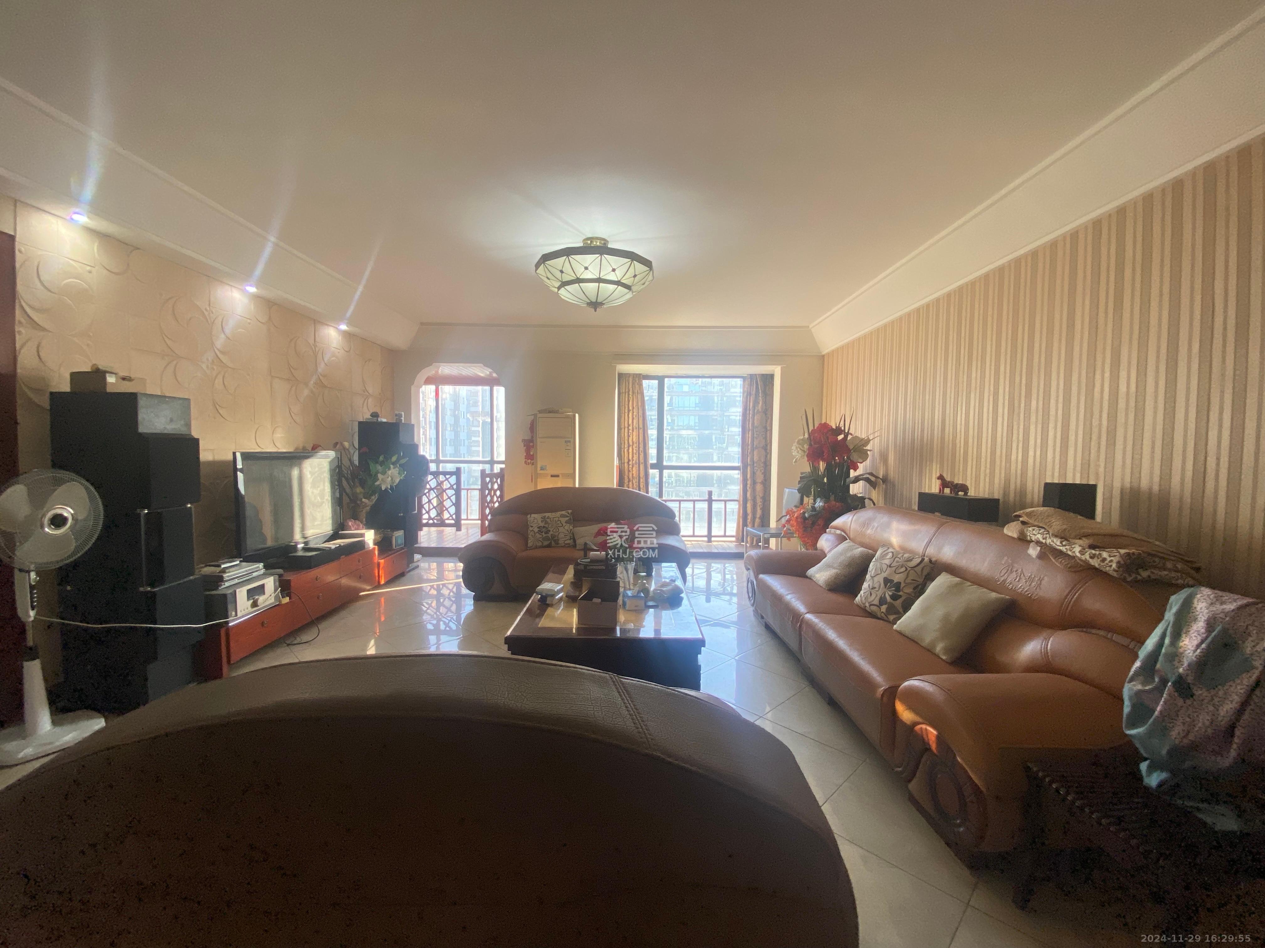 五一大道202(中环壹世界)  4室2厅2卫    7500.0元/月 五一大道202(中环壹世界)  4室2厅2卫    7500.0元/月