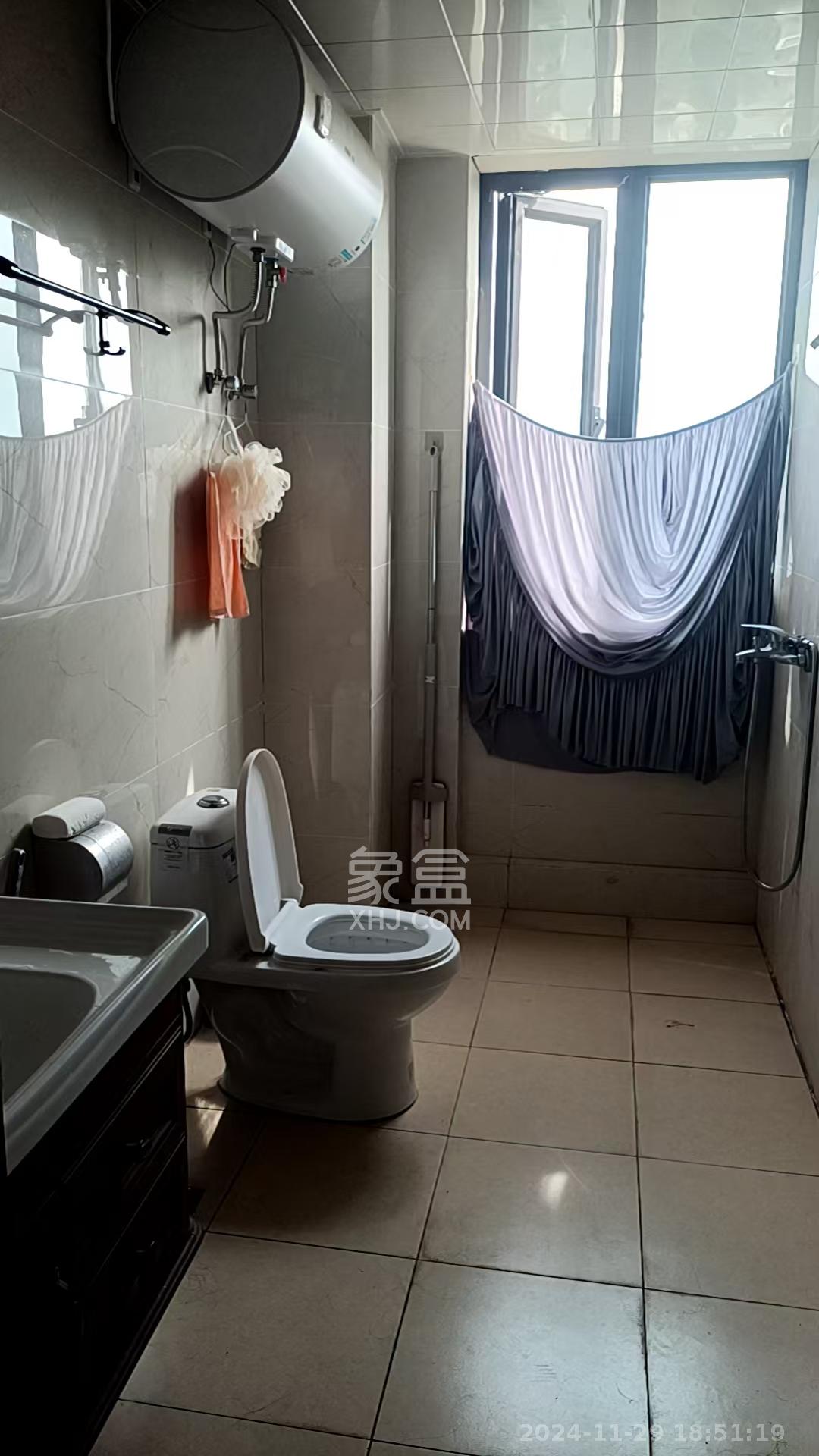 绿城高尔夫小镇  2室1厅1卫    1800.0元/月 绿城高尔夫小镇  2室1厅1卫    1800.0元/月室内图