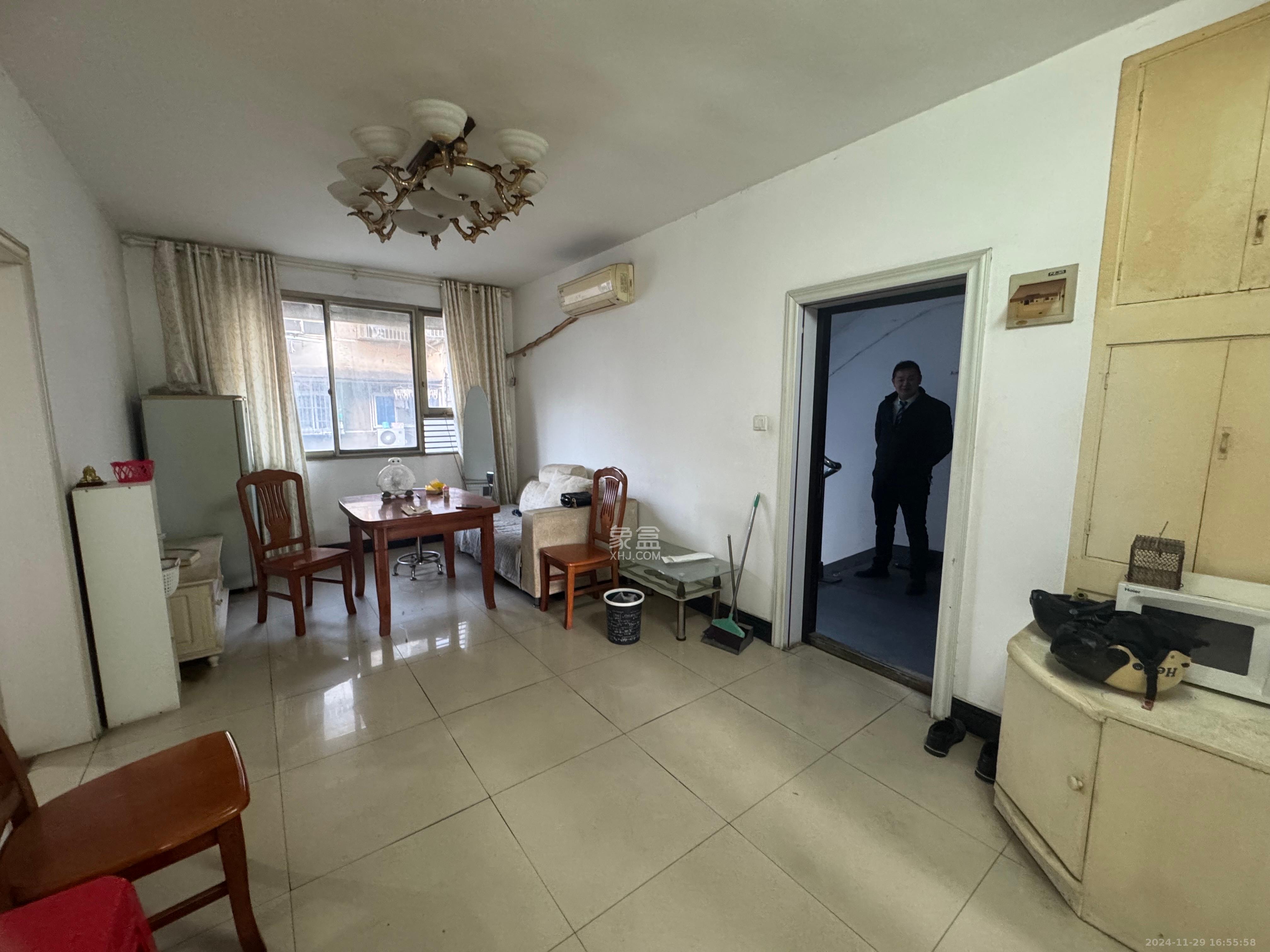 民主东街散盘 3室2厅1卫 2400.0元/月 民主东街散盘 3室2厅1卫 2400.0元/月室内图