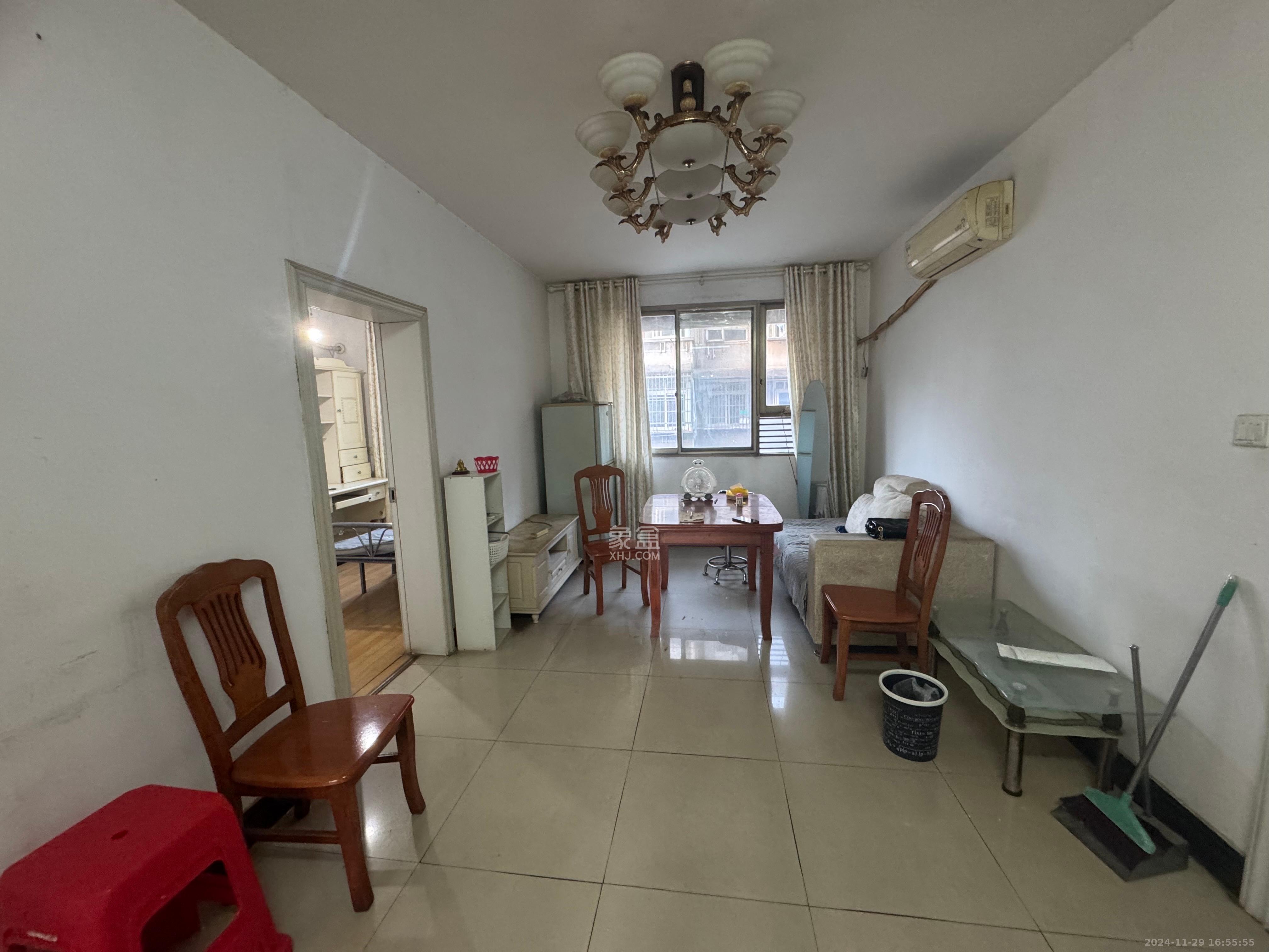 民主东街散盘 3室2厅1卫 2400.0元/月 民主东街散盘 3室2厅1卫 2400.0元/月室内图