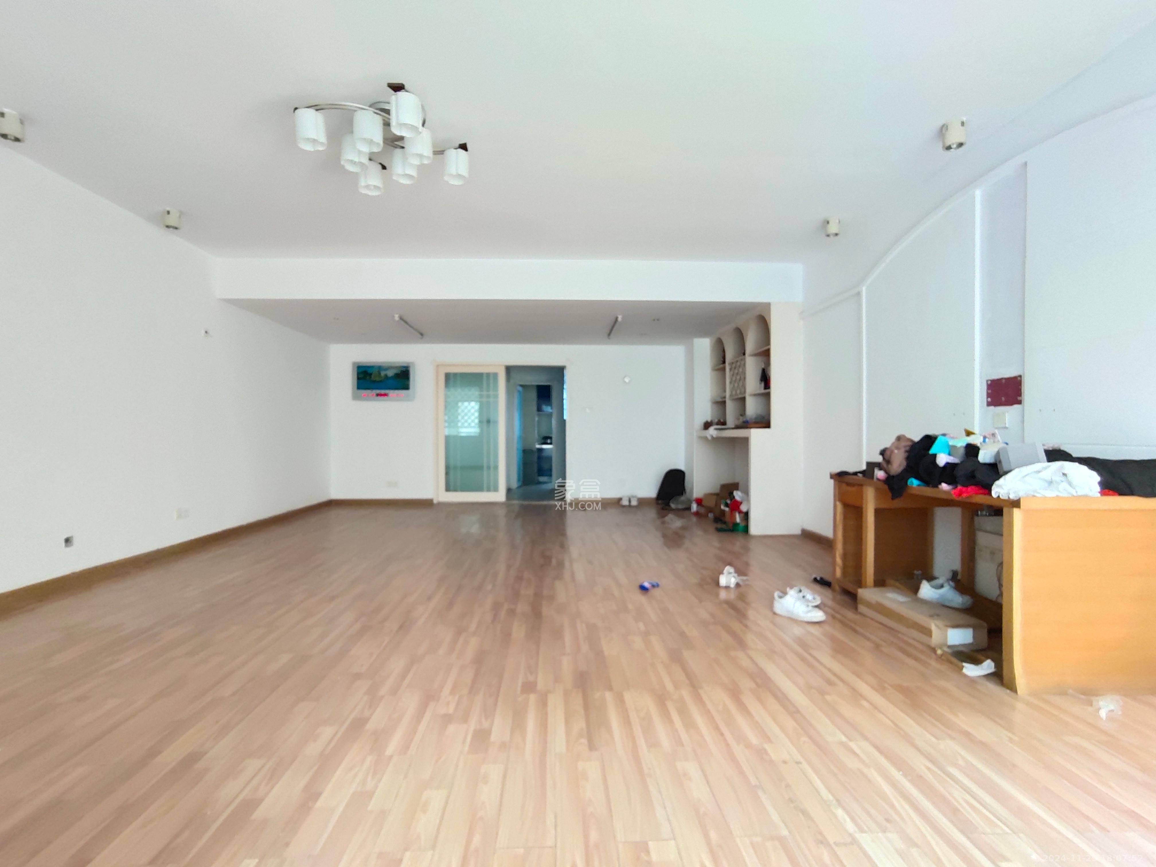 阳光100二期 5室2厅3卫 4600.0元/月 阳光100二期 5室2厅3卫 4600.0元/月室内图