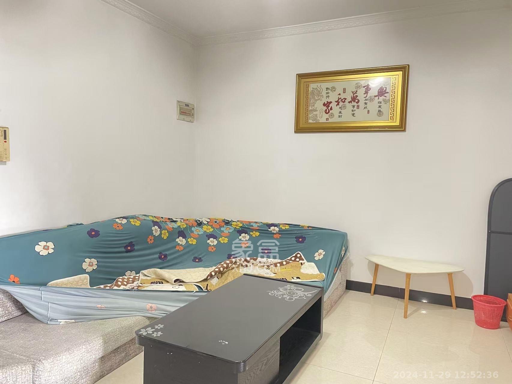 山水华景  2室2厅1卫   1800.00元/月室内图