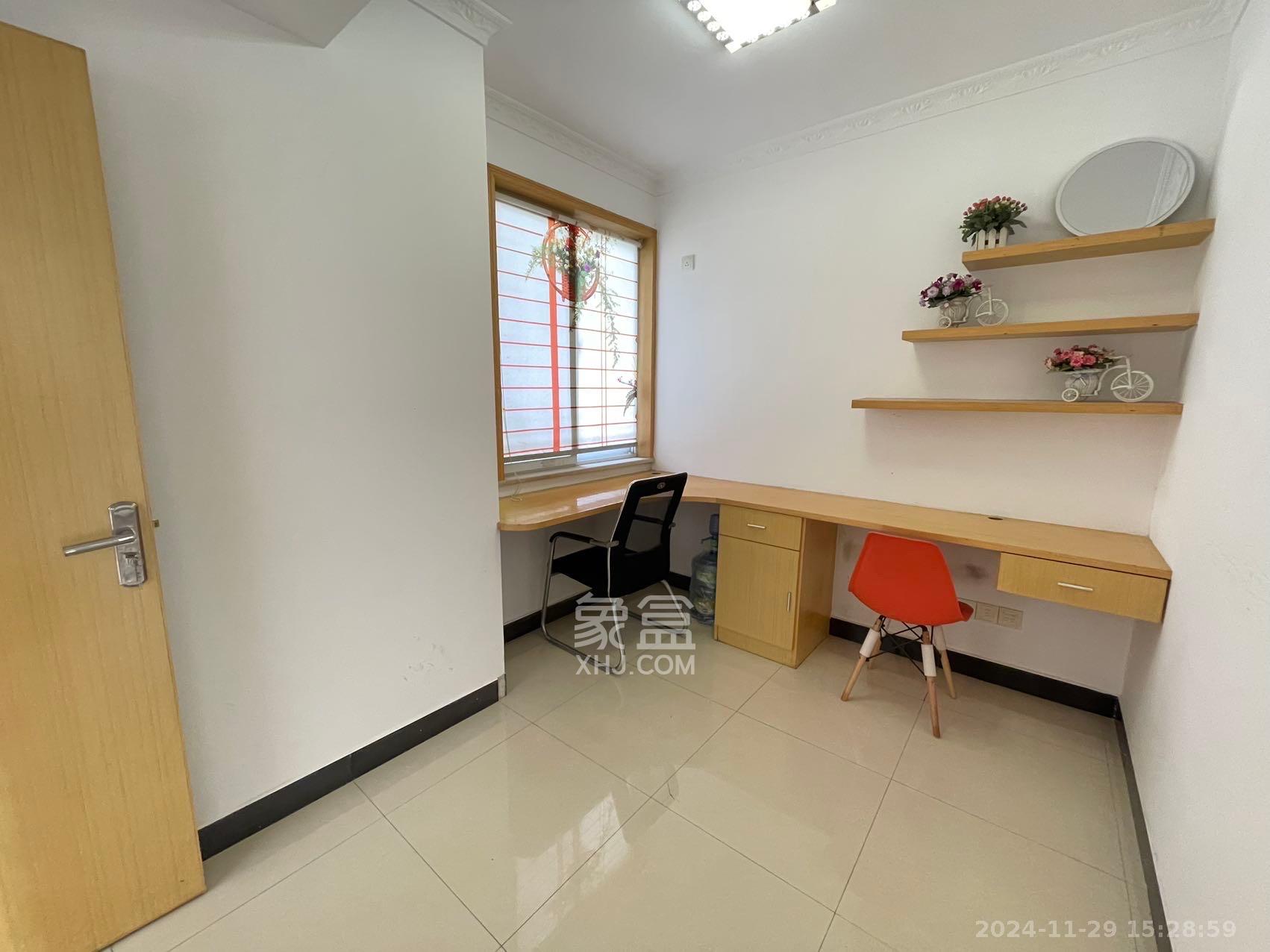 龙王港社区 2室1厅1卫 2400.0元/月 龙王港社区 2室1厅1卫 2400.0元/月室内图